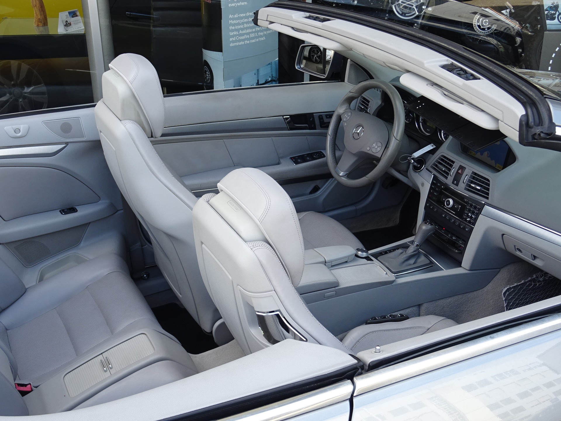 MERCEDES-BENZ E 350 CGI BlueEfficiency 7G-Tronic-image-7