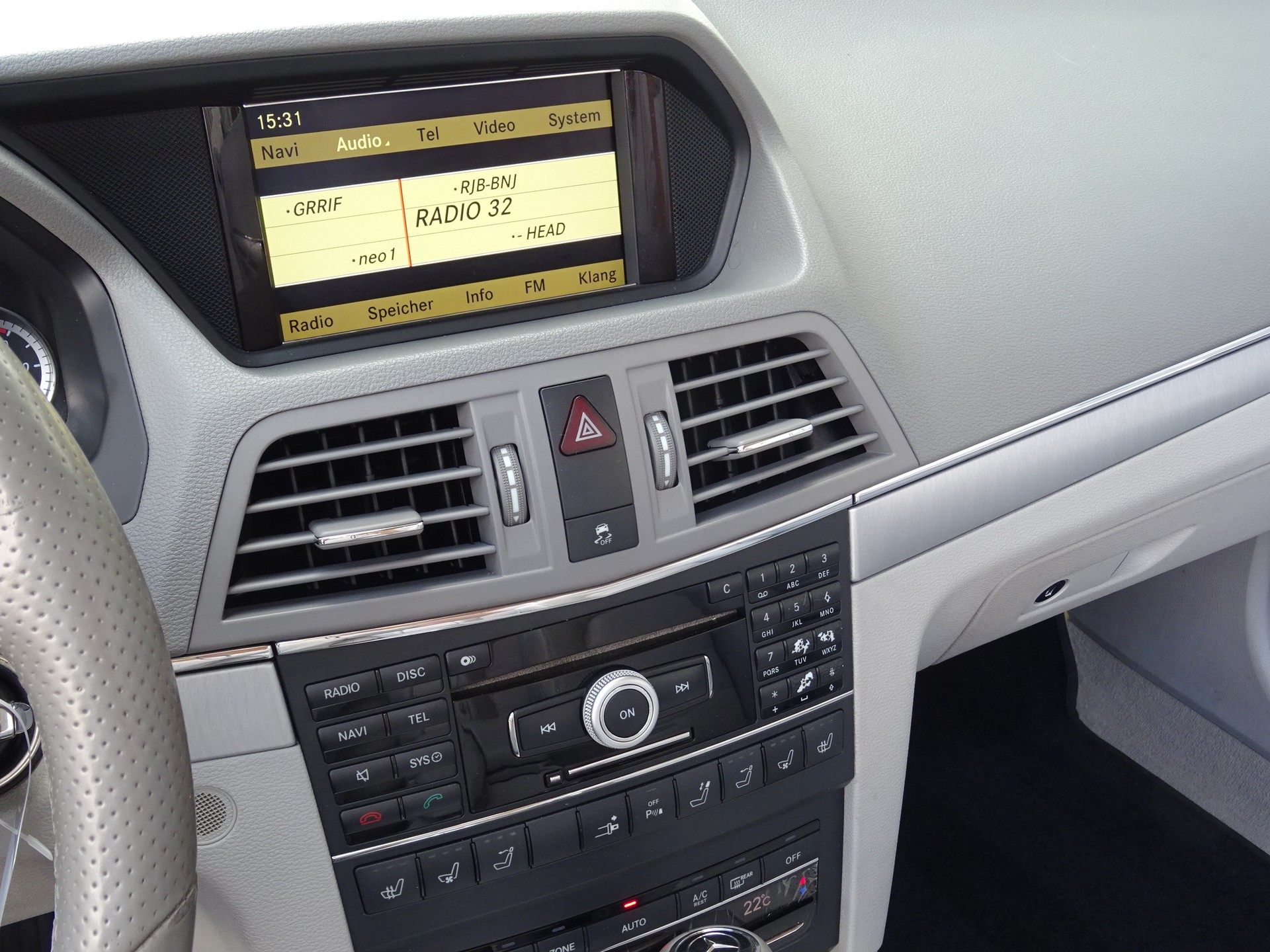 MERCEDES-BENZ E 350 CGI BlueEfficiency 7G-Tronic-image-9