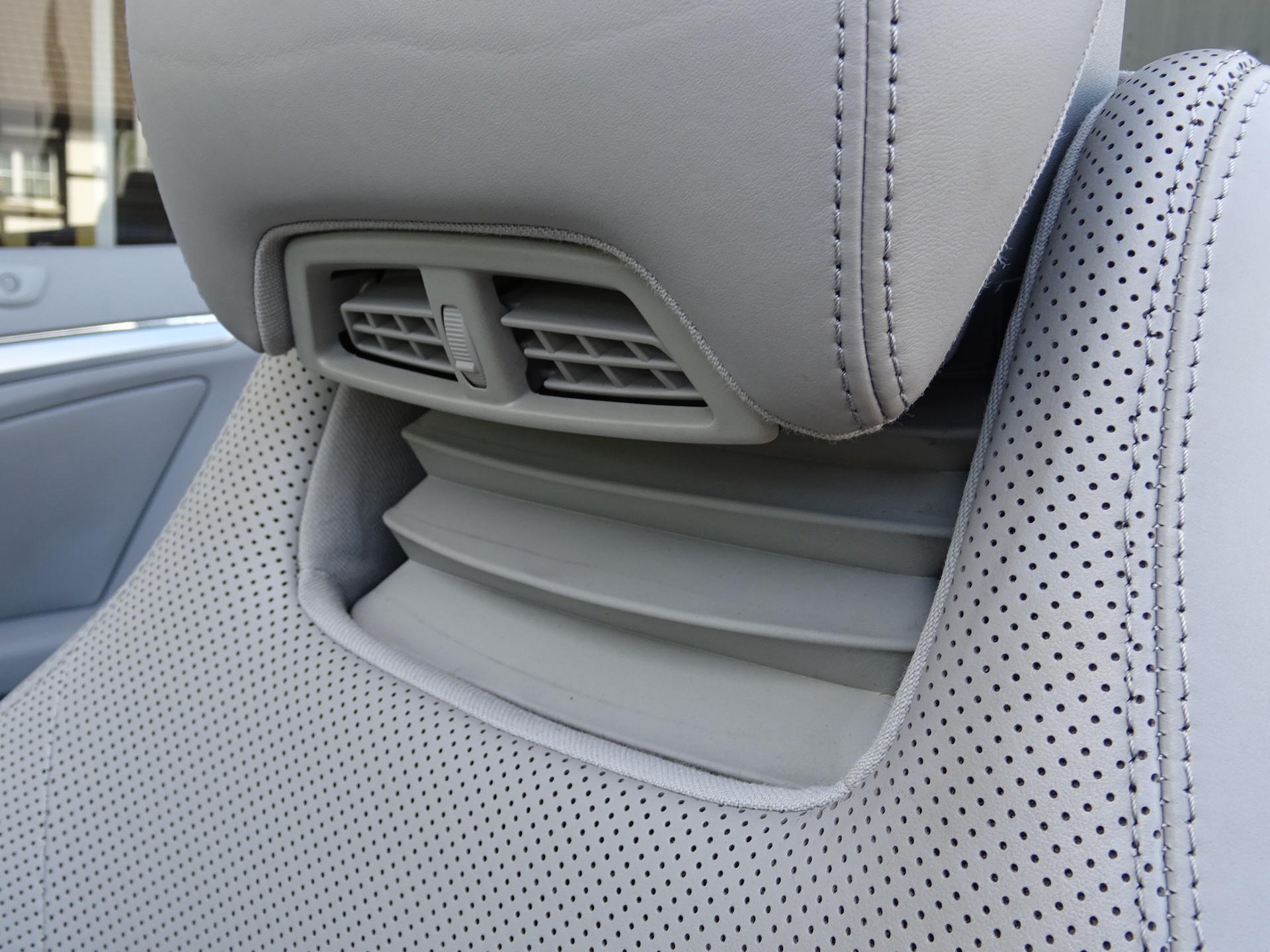 MERCEDES-BENZ E 350 CGI BlueEfficiency 7G-Tronic-image-8