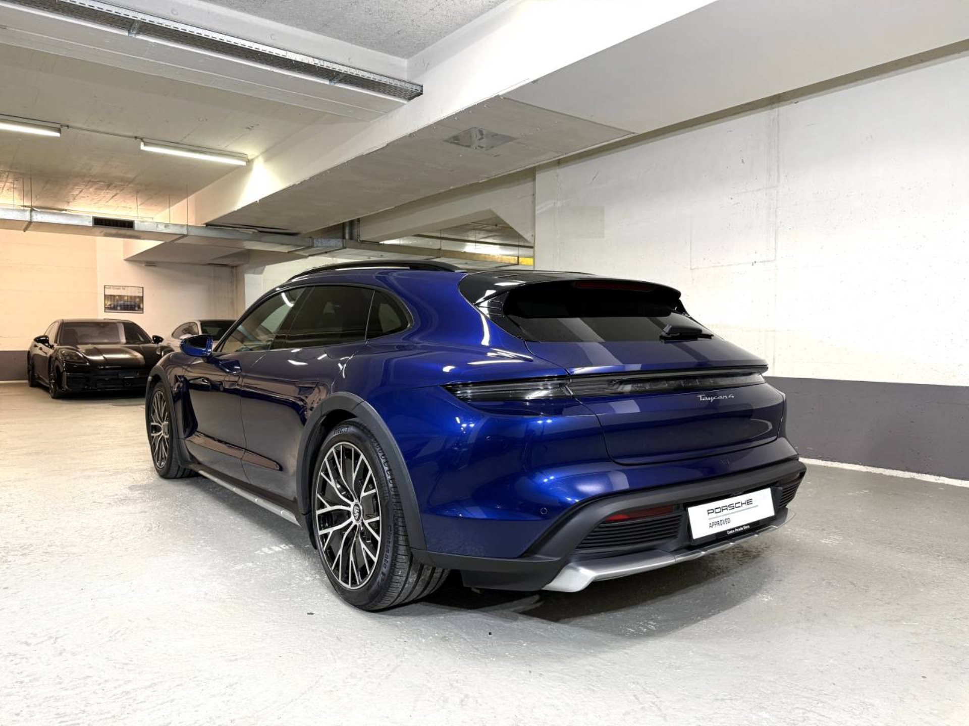 PORSCHE Taycan 4 Cross Turismo (MY22)-showroom-element-2