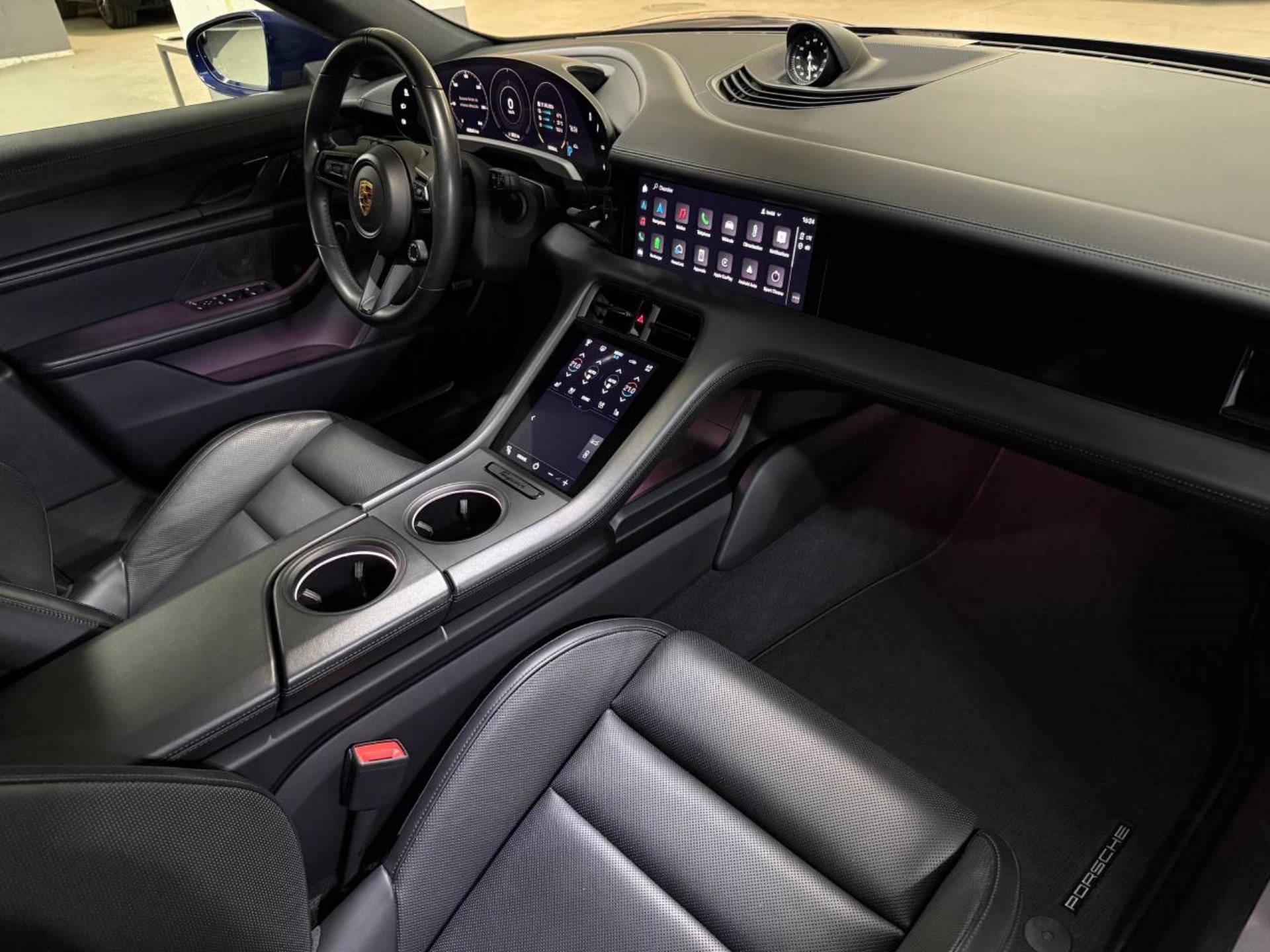 PORSCHE Taycan 4 Cross Turismo (MY22)-image-15
