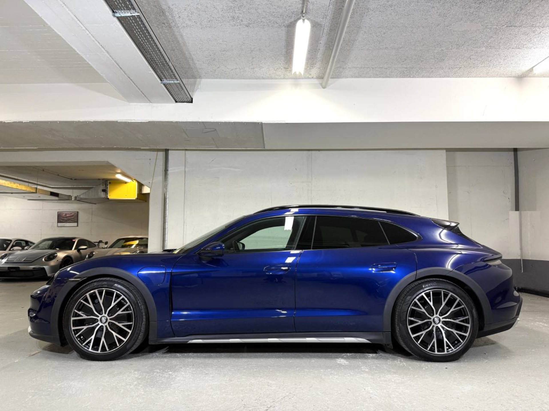 PORSCHE Taycan 4 Cross Turismo (MY22)-showroom-element-1