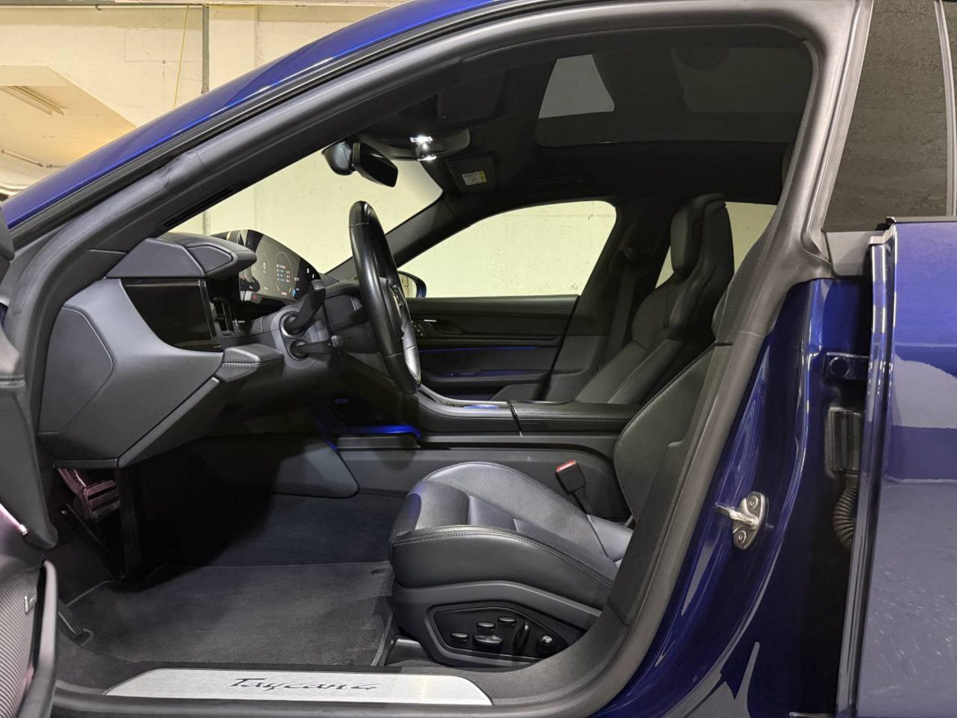 PORSCHE Taycan 4 Cross Turismo (MY22)-image-11