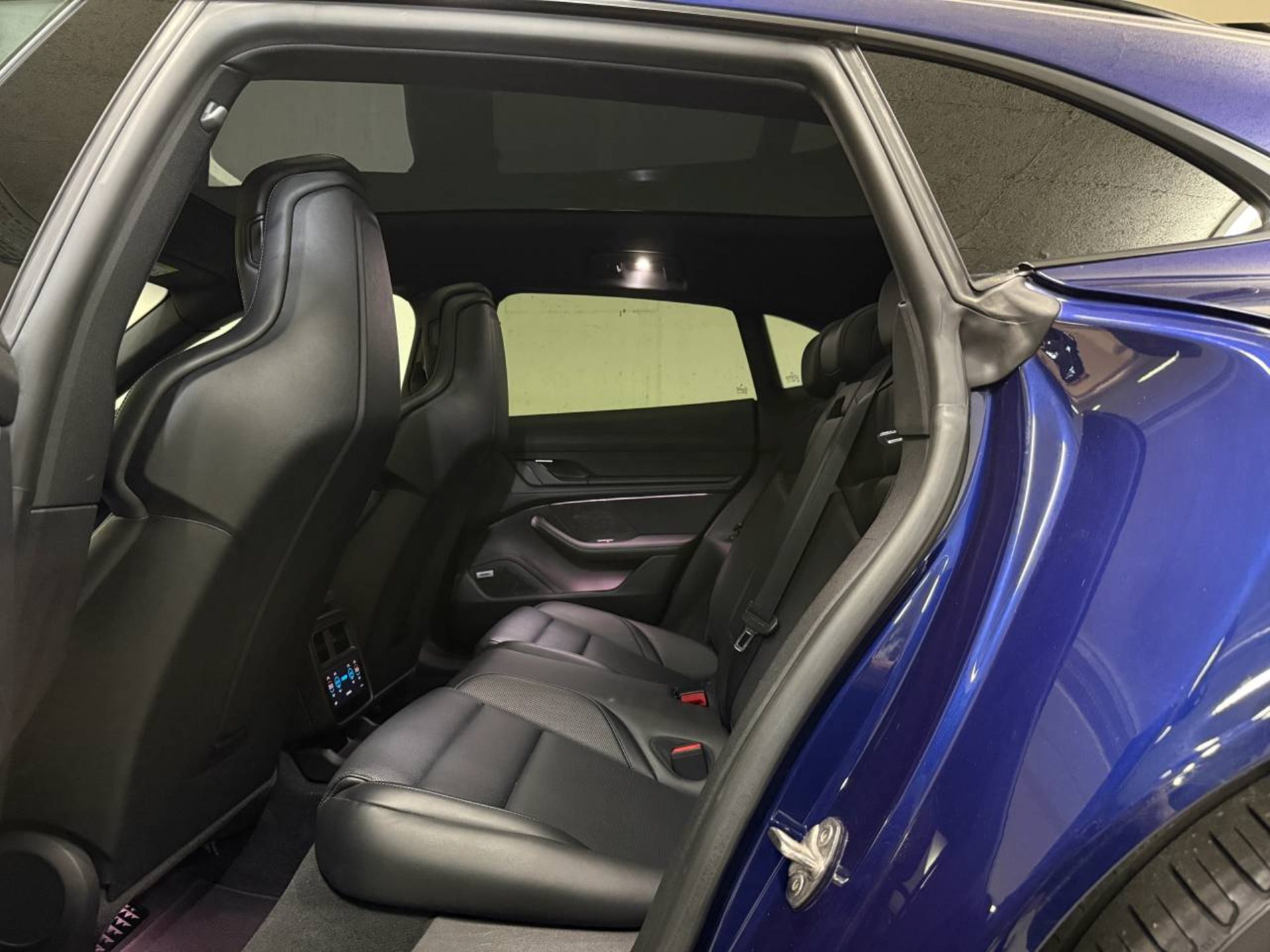 PORSCHE Taycan 4 Cross Turismo (MY22)-image-20