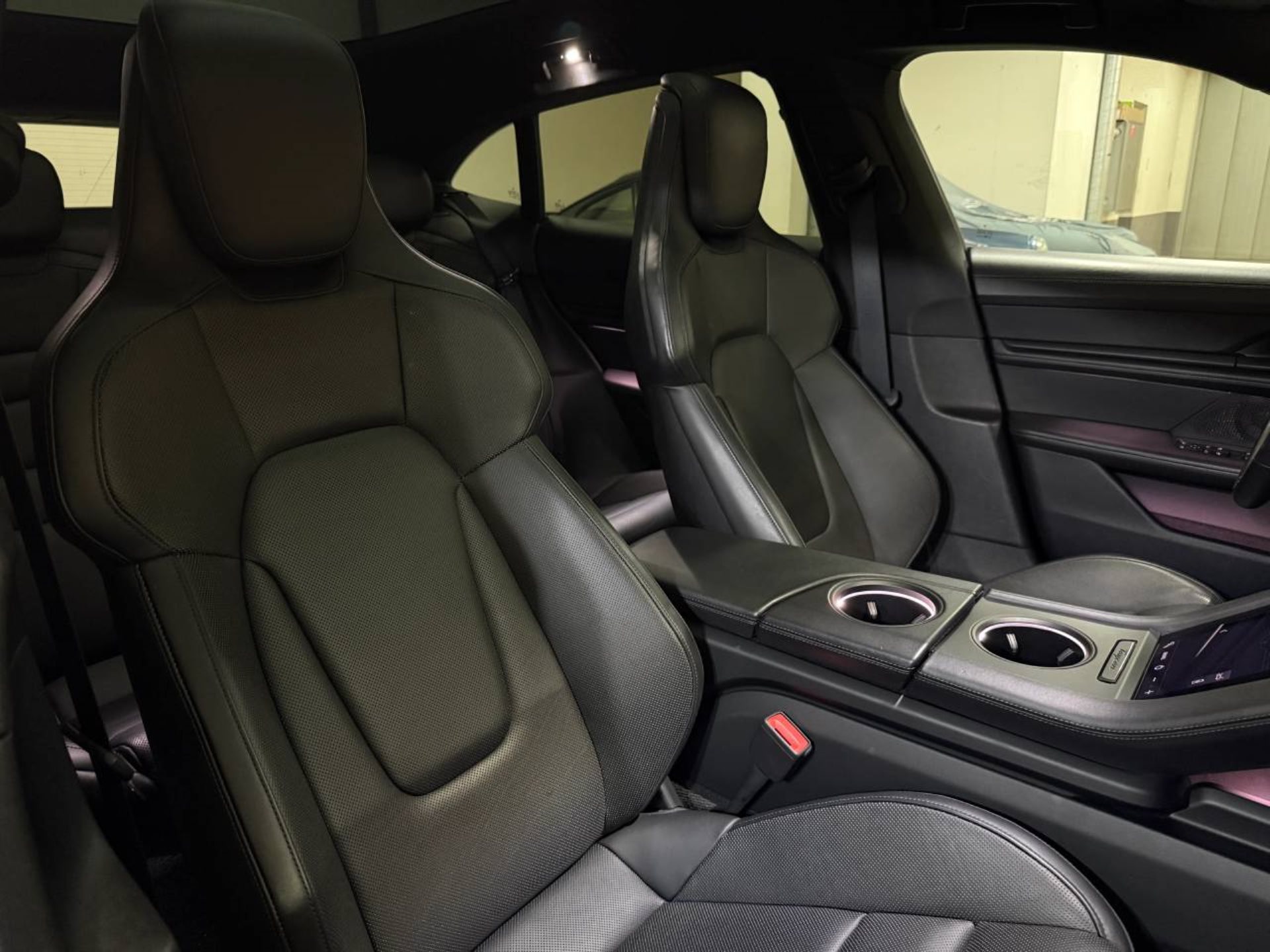 PORSCHE Taycan 4 Cross Turismo (MY22)-image-16