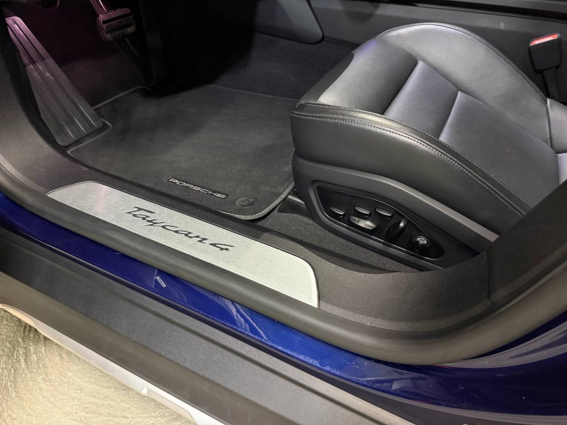 PORSCHE Taycan 4 Cross Turismo (MY22)-image-25