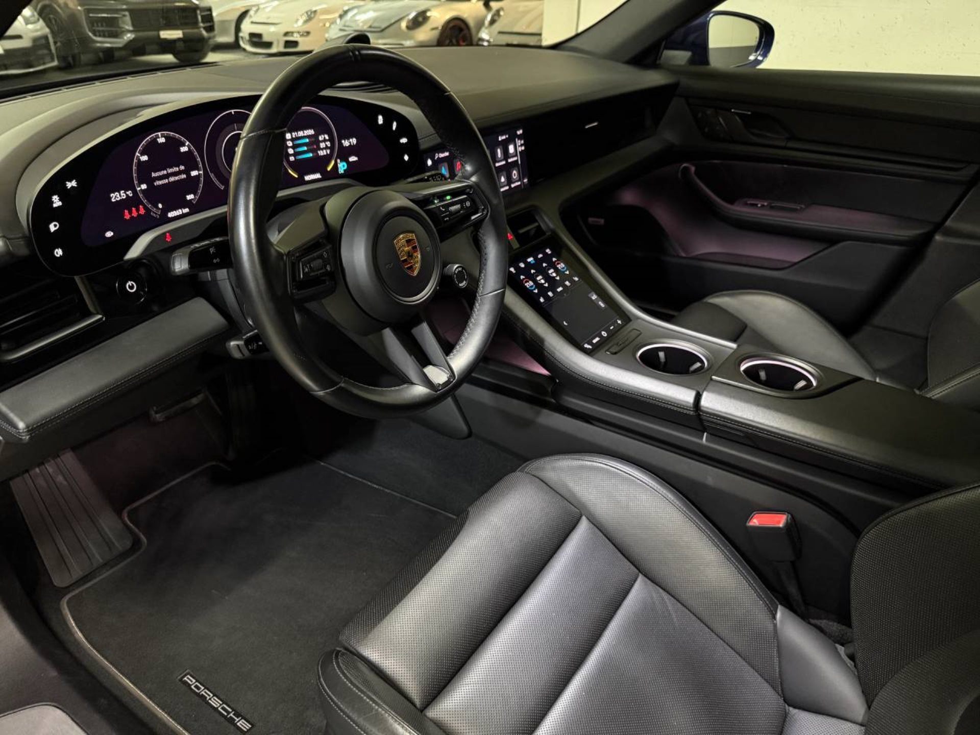 PORSCHE Taycan 4 Cross Turismo (MY22)-showroom-element-3