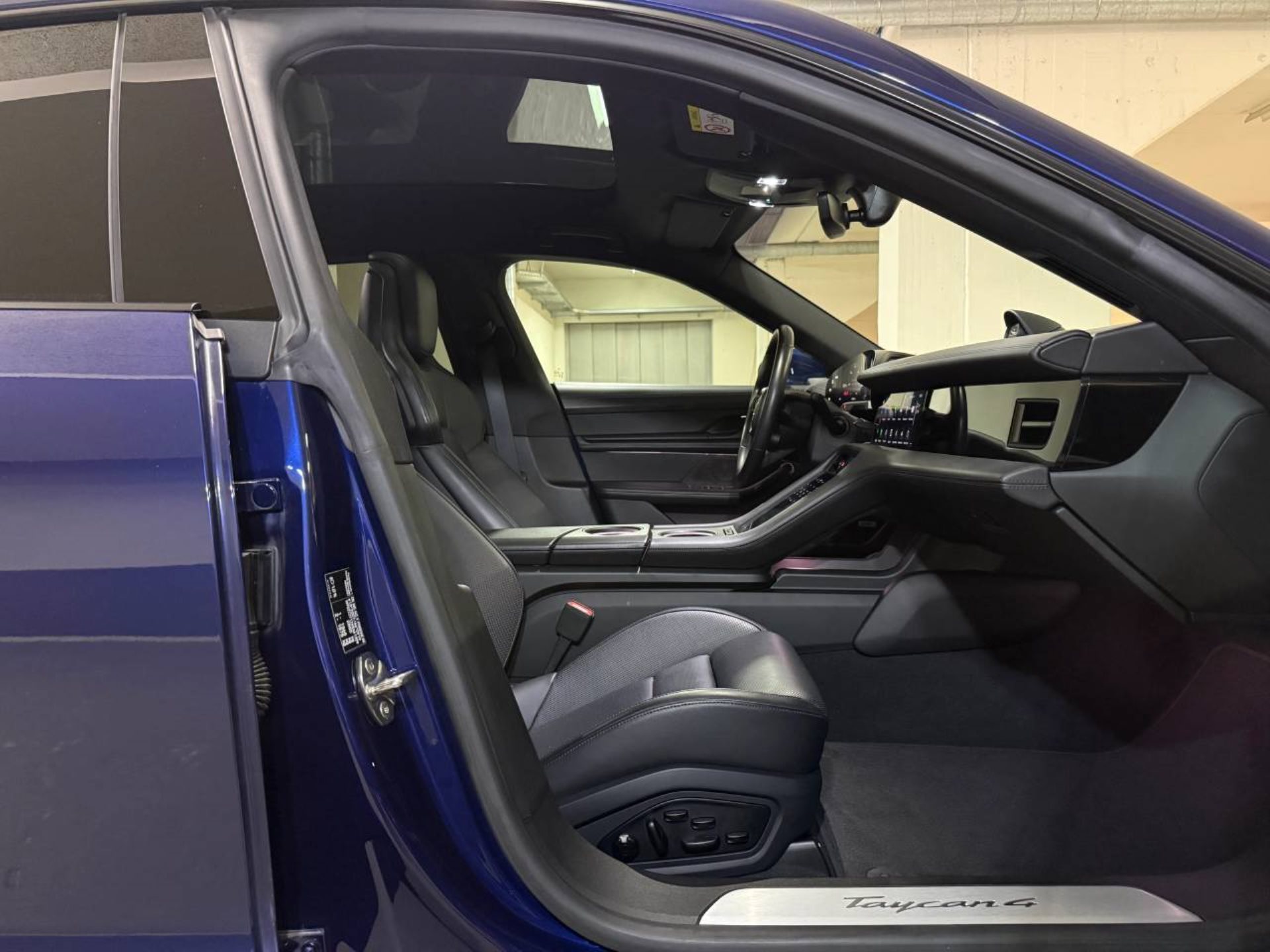 PORSCHE Taycan 4 Cross Turismo (MY22)-image-17