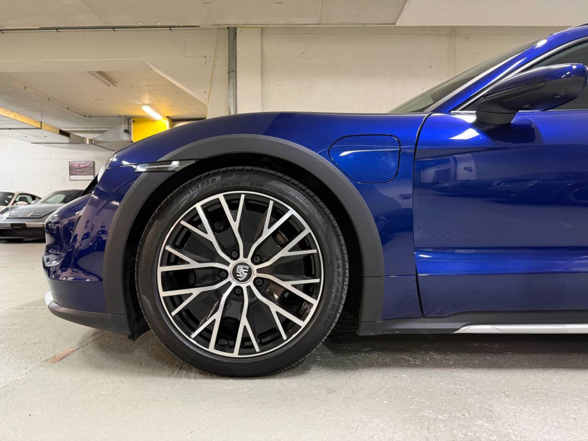 PORSCHE Taycan 4 Cross Turismo (MY22)-image-9