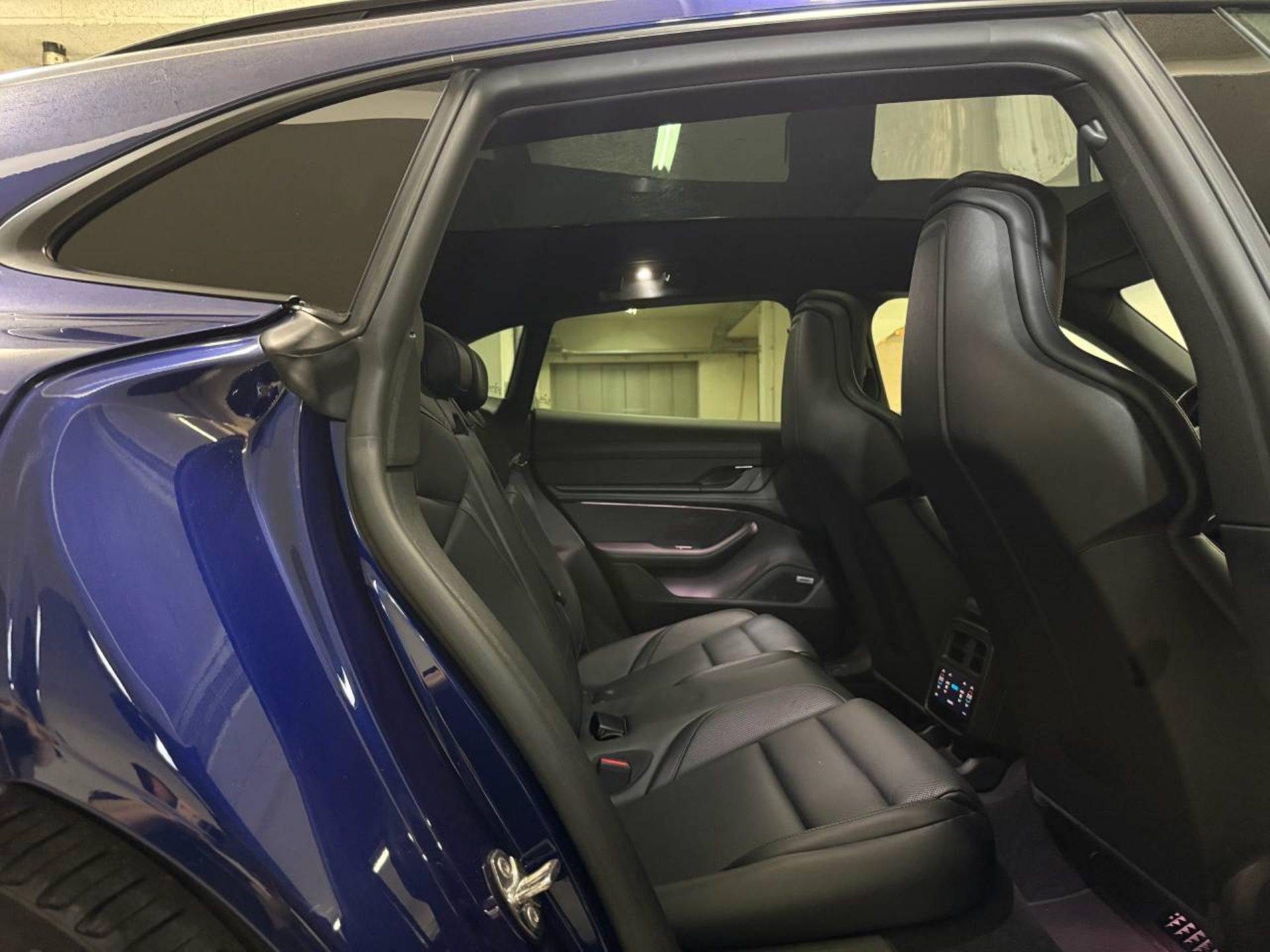 PORSCHE Taycan 4 Cross Turismo (MY22)-image-18