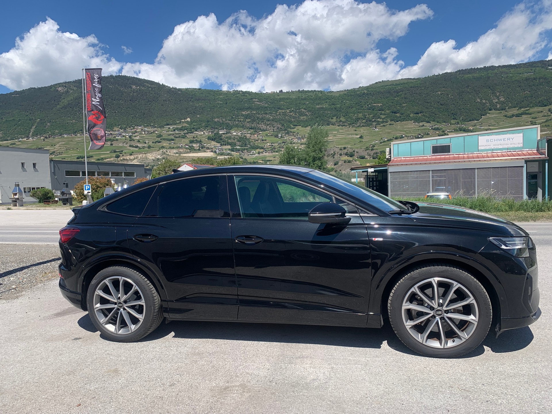 AUDI Q4 e-tron 50 quattro-showroom-element-3