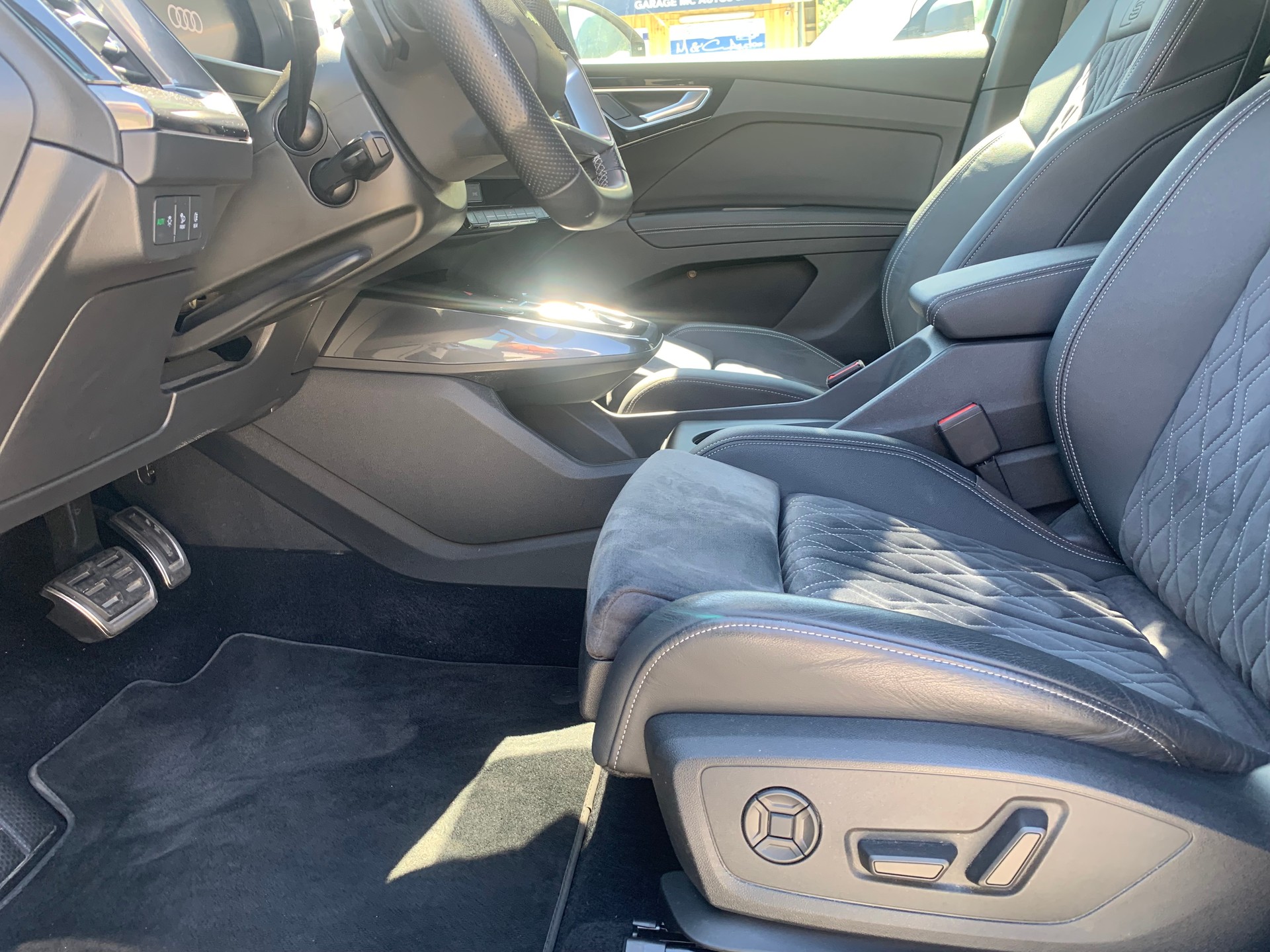 AUDI Q4 e-tron 50 quattro-image-14