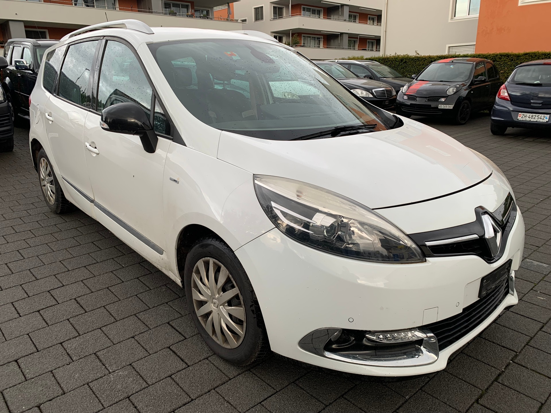 RENAULT Grand Scénic 1.6 dCi Swiss Edition-image-1