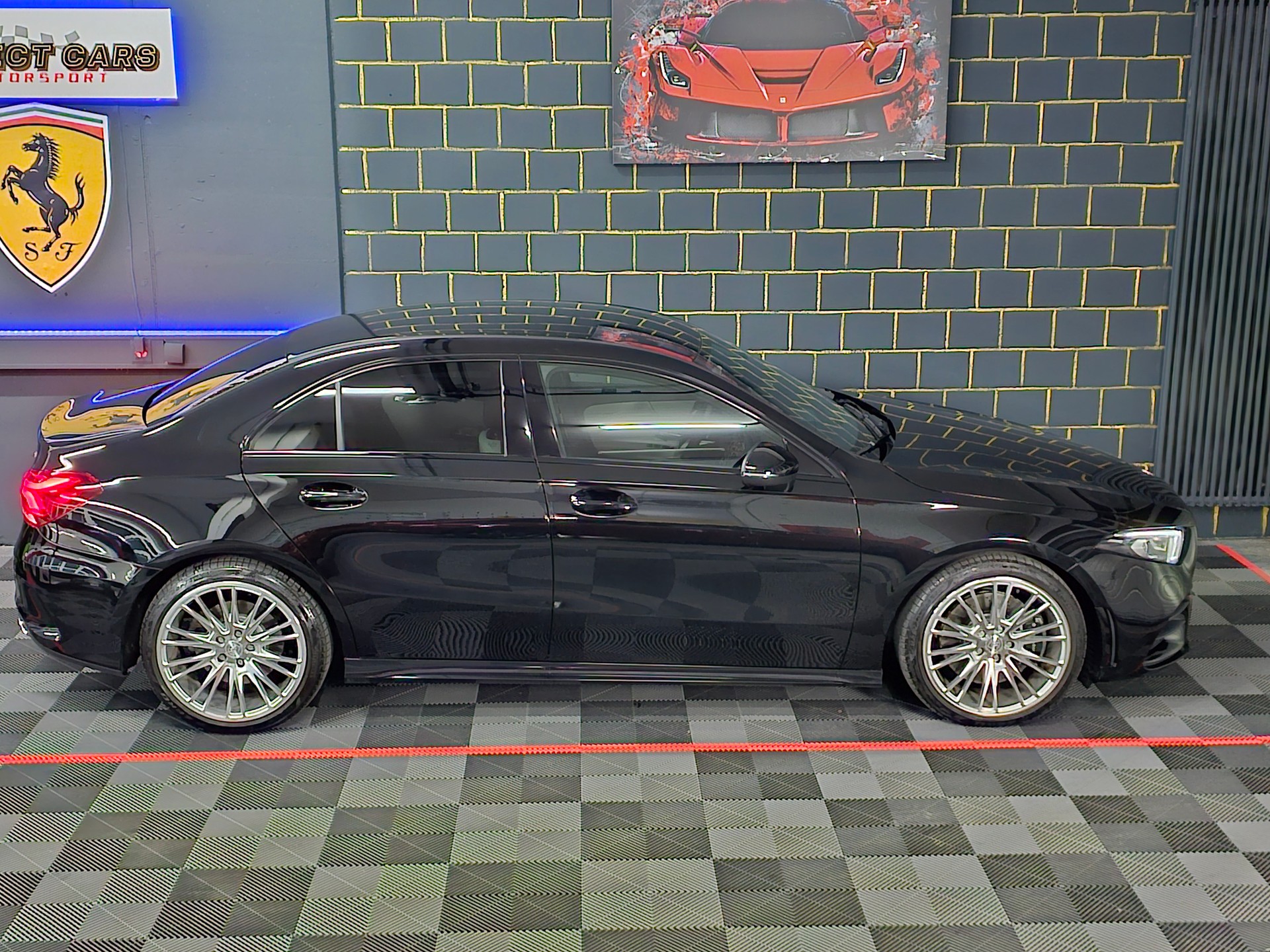 MERCEDES-BENZ A 250 AMG Line 7G-DCT-image-4