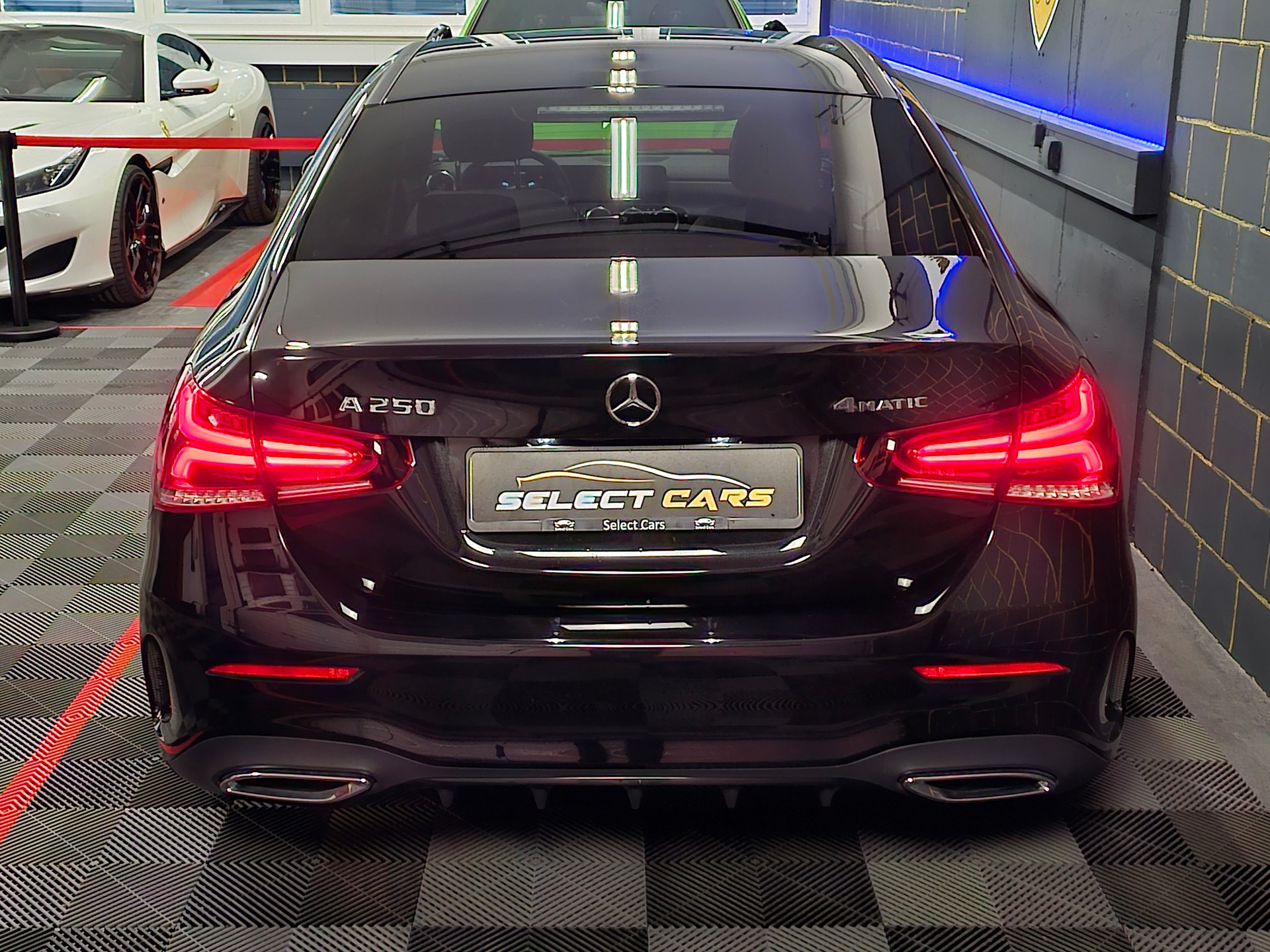 MERCEDES-BENZ A 250 AMG Line 7G-DCT-image-7