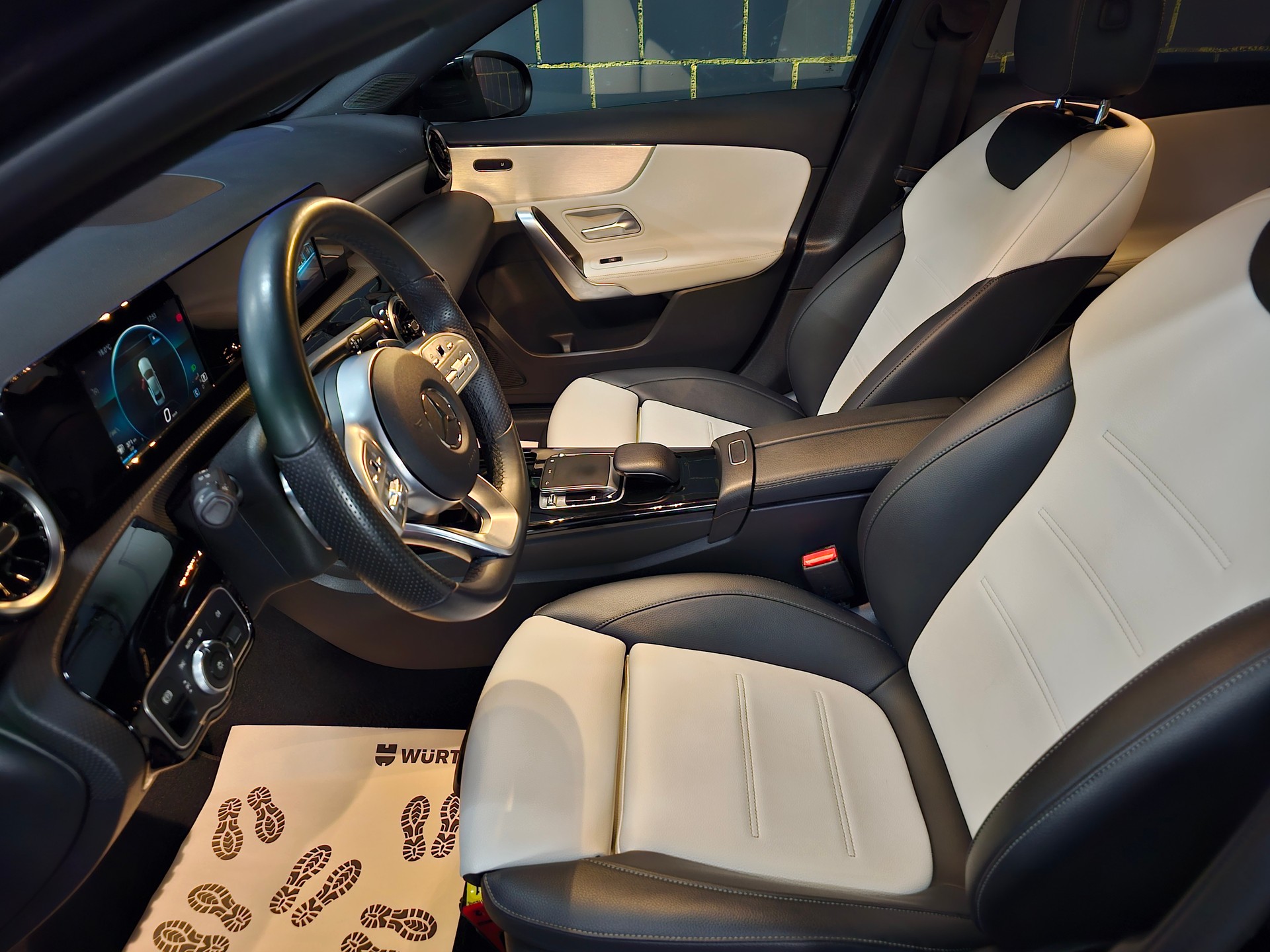 MERCEDES-BENZ A 250 AMG Line 7G-DCT-image-10