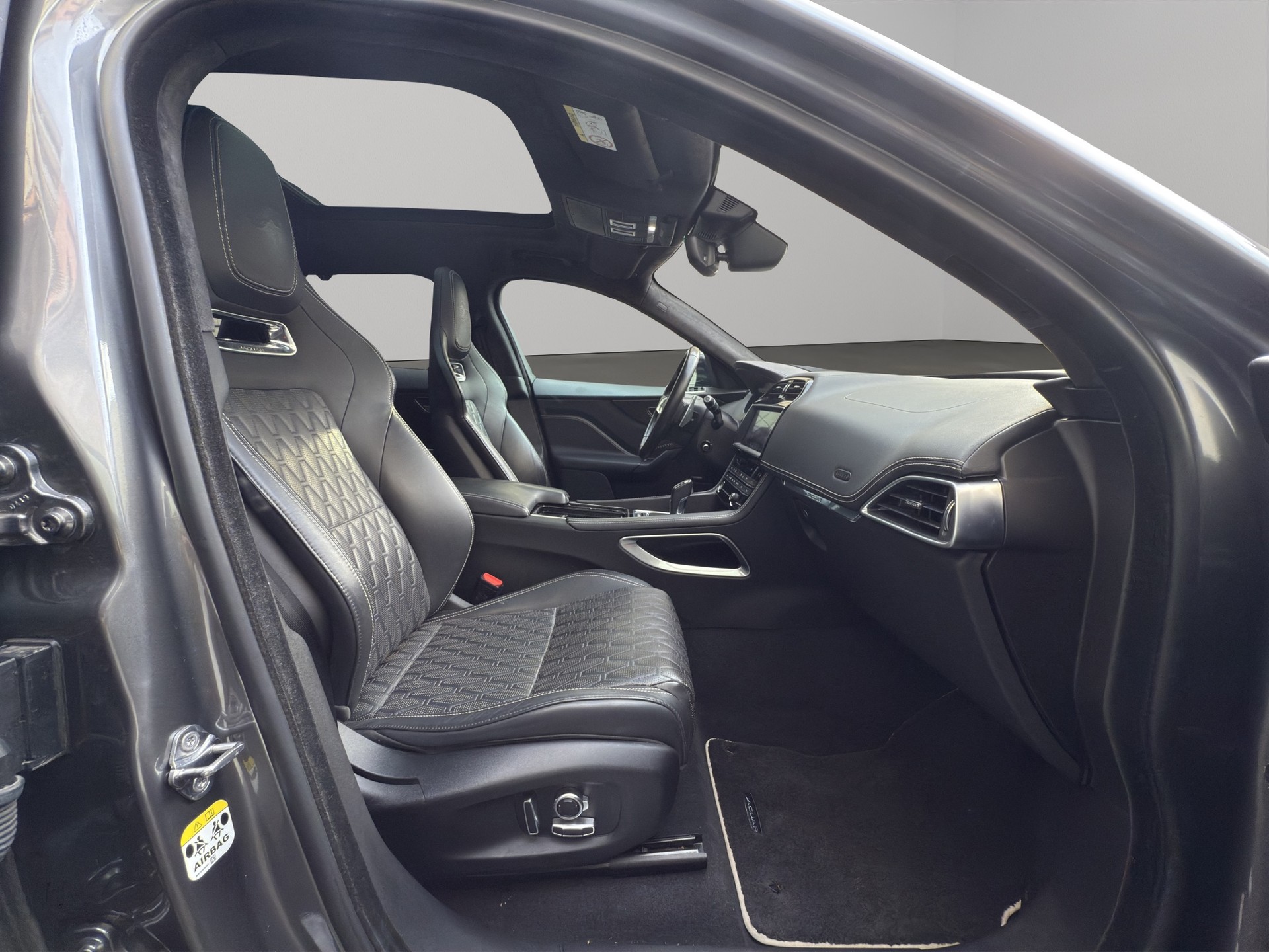 JAGUAR F-Pace 5.0 V8 SVR AWD-image-9