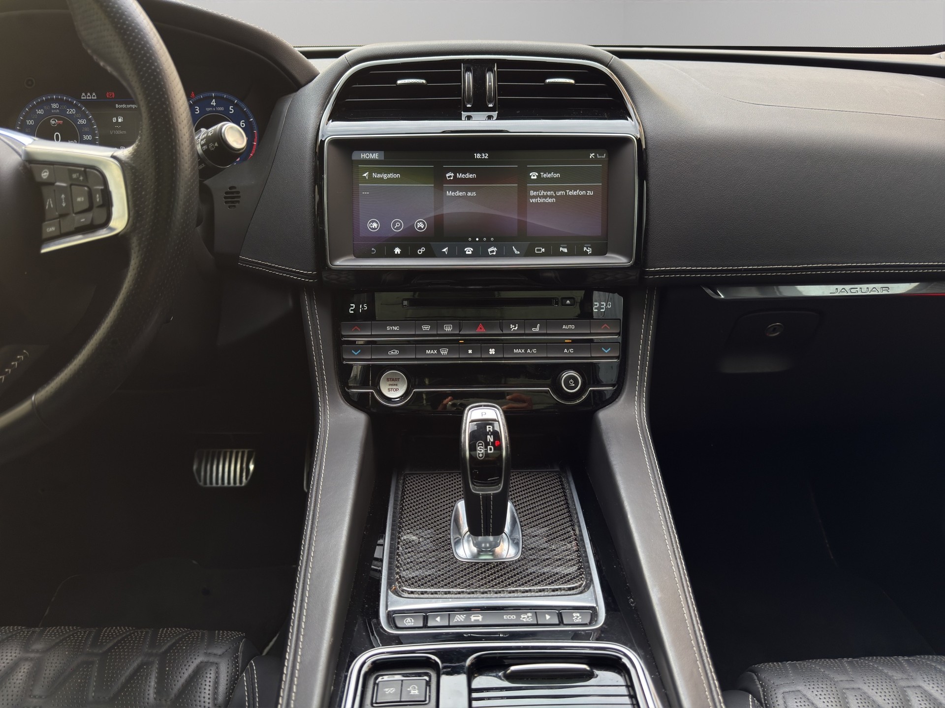 JAGUAR F-Pace 5.0 V8 SVR AWD-image-6