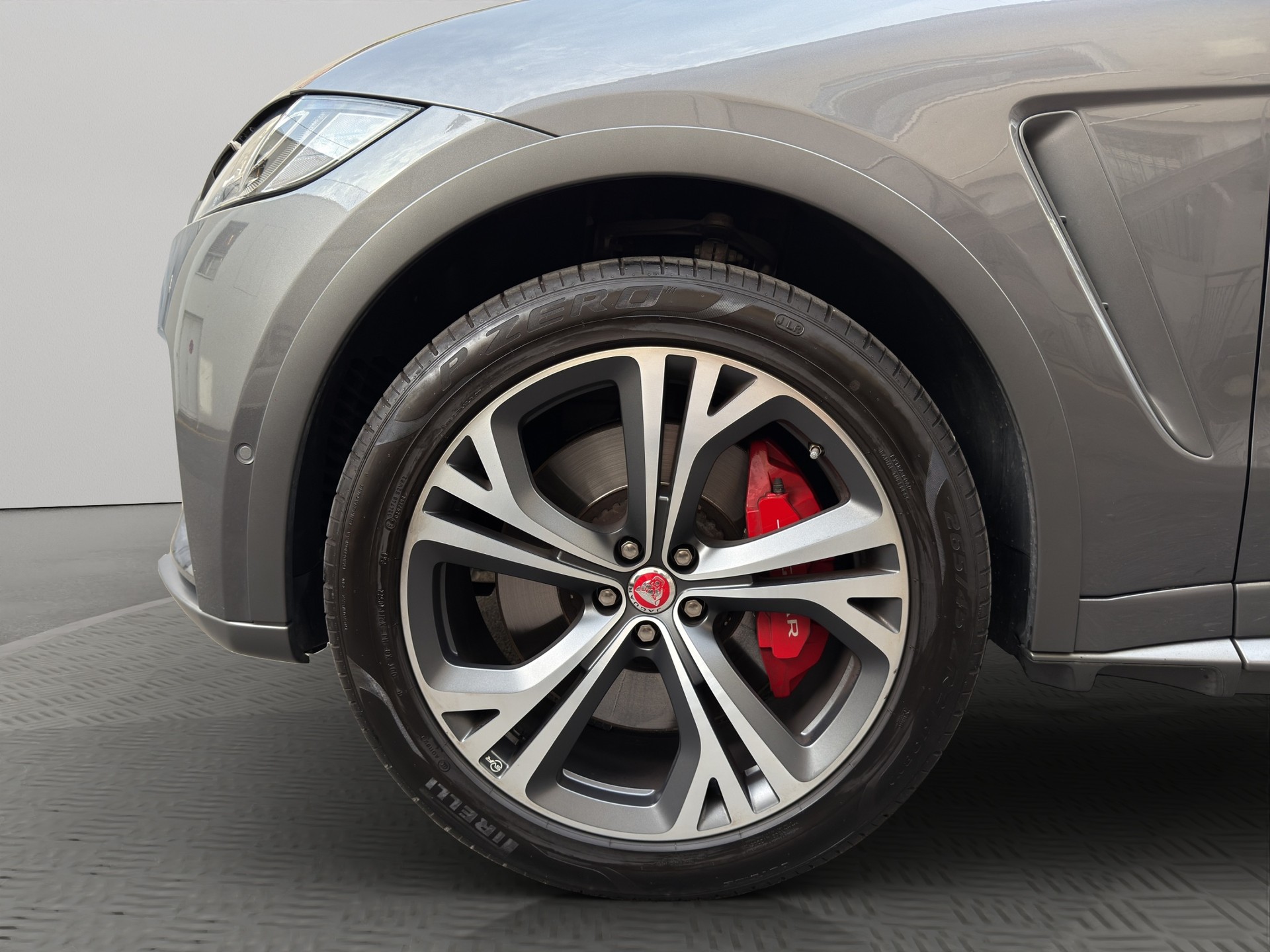 JAGUAR F-Pace 5.0 V8 SVR AWD-image-12