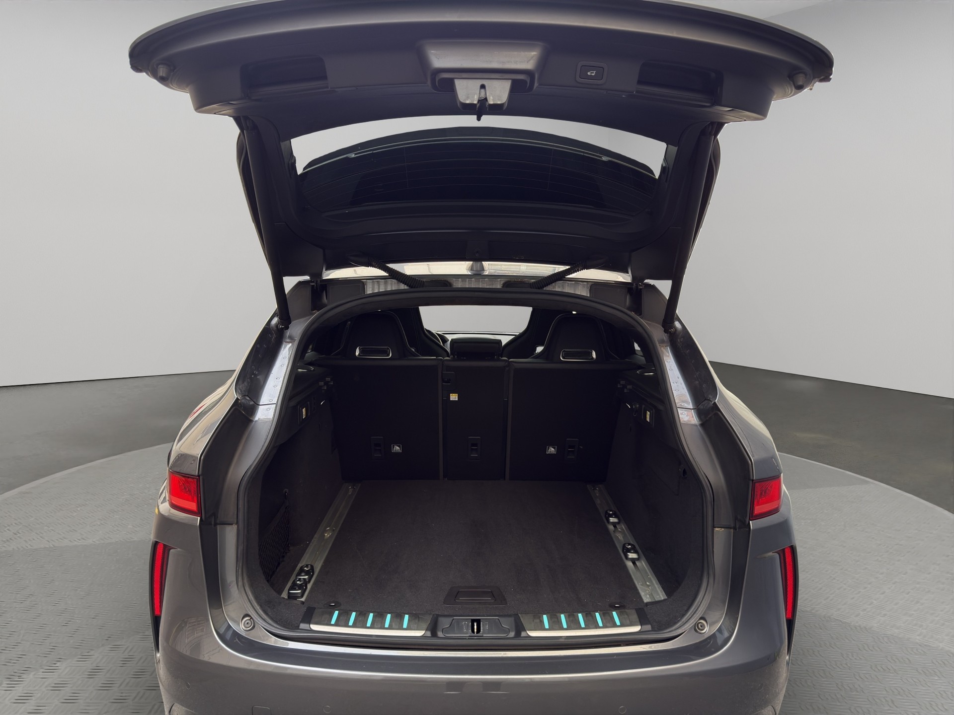 JAGUAR F-Pace 5.0 V8 SVR AWD-image-11
