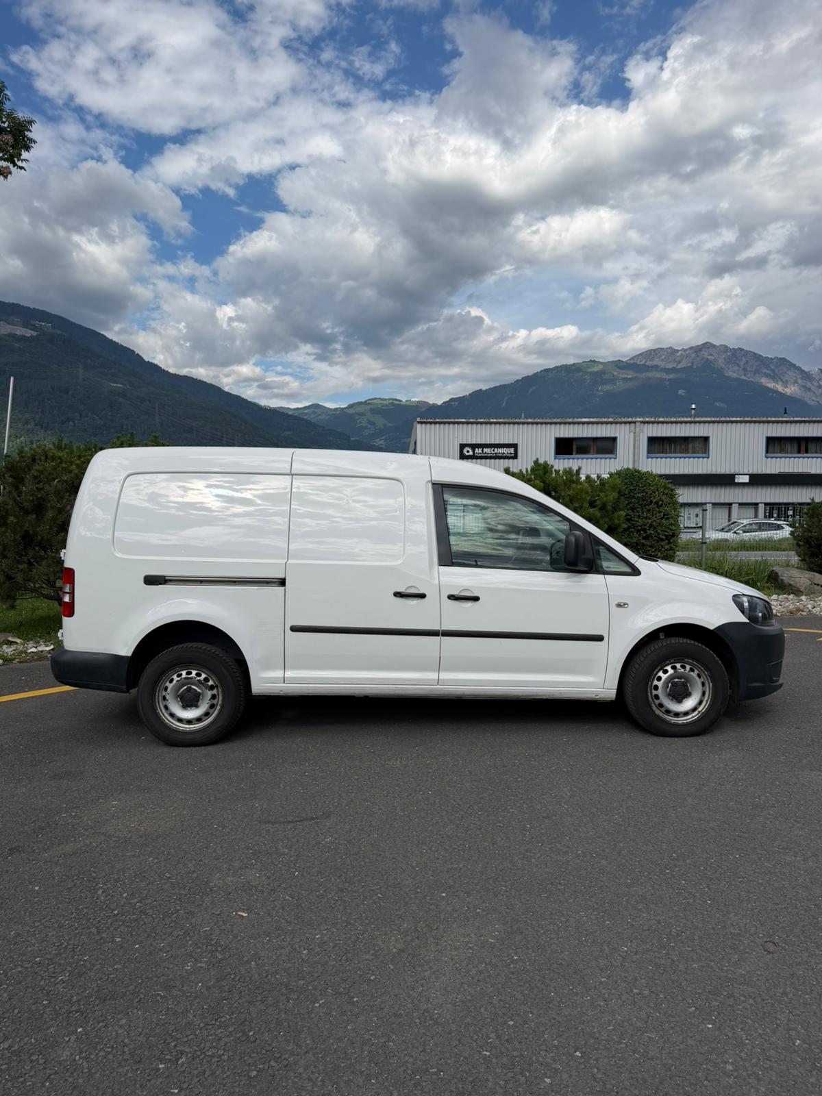 VW Caddy Maxi 1.6 TDI Blue Motion Technology-image-3