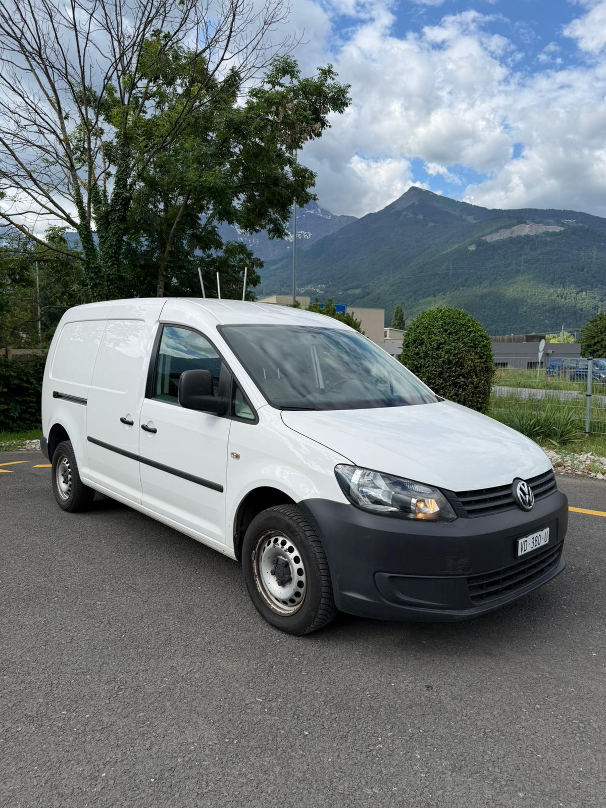 VW Caddy Maxi 1.6 TDI Blue Motion Technology-image-2