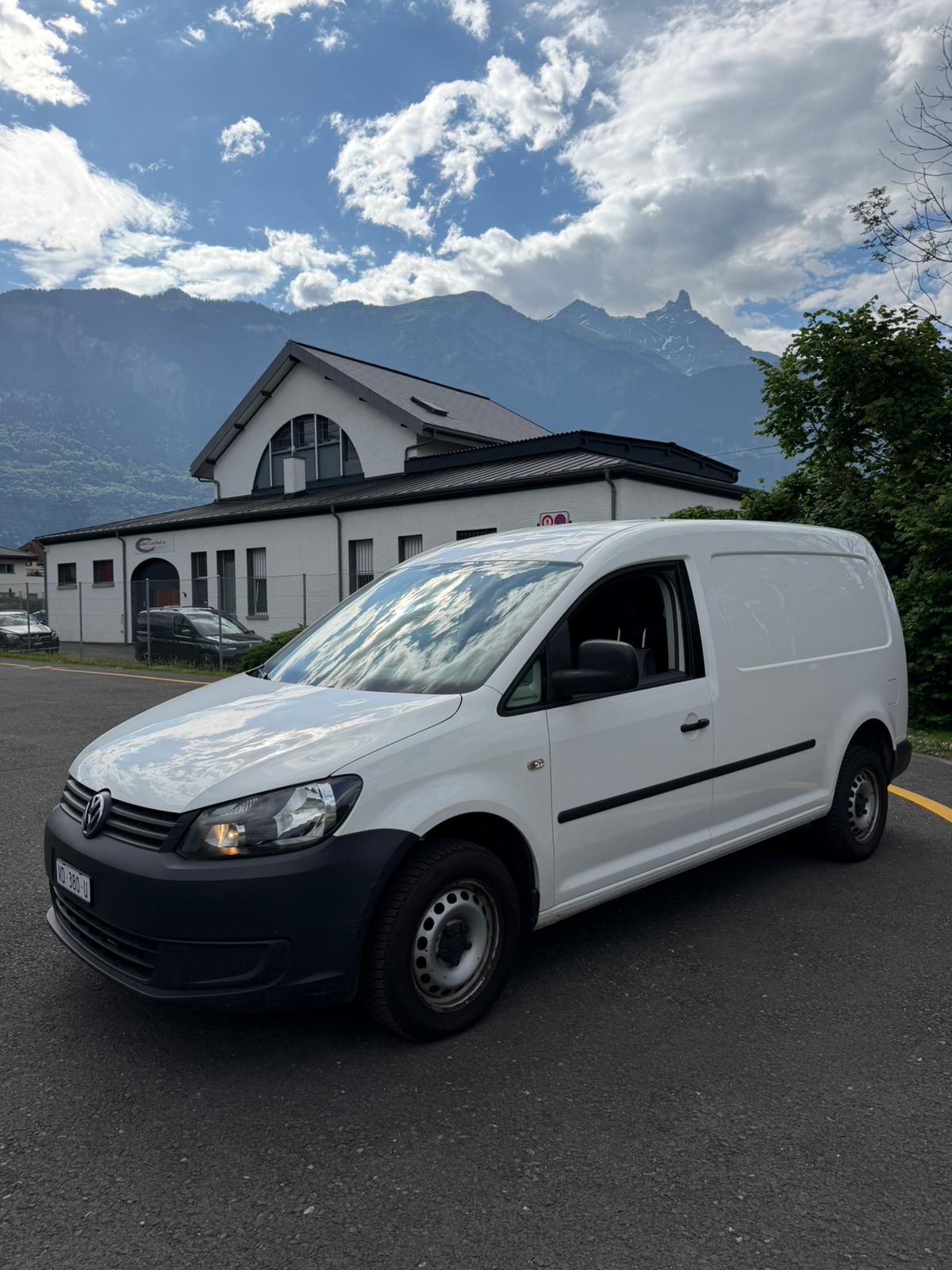 VW Caddy Maxi 1.6 TDI Blue Motion Technology-image-0