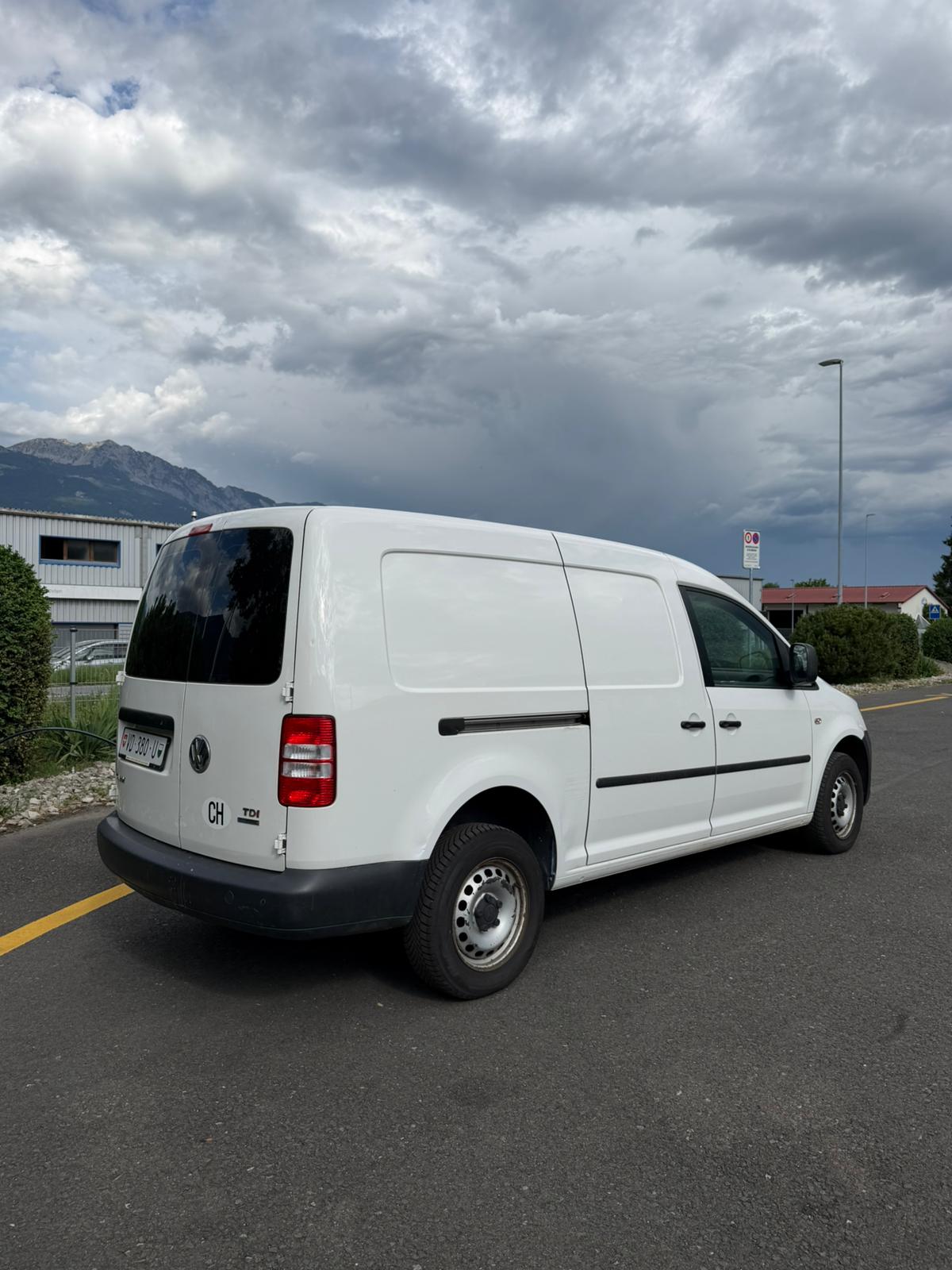 VW Caddy Maxi 1.6 TDI Blue Motion Technology-image-5