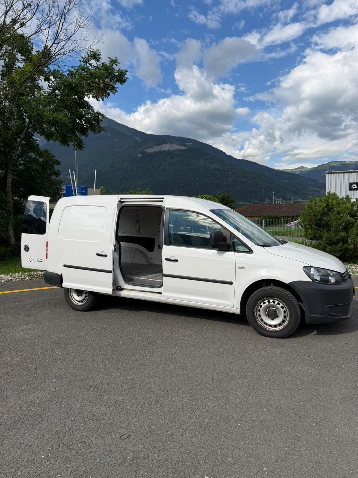 VW Caddy Maxi 1.6 TDI Blue Motion Technology-image-4