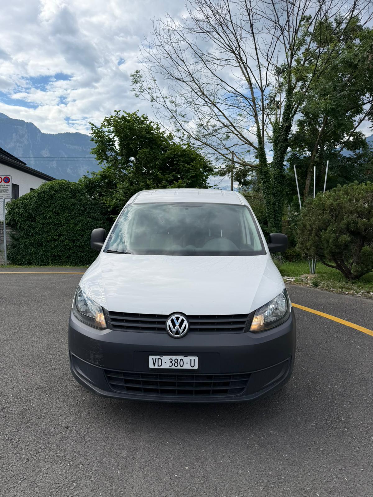 VW Caddy Maxi 1.6 TDI Blue Motion Technology-image-1