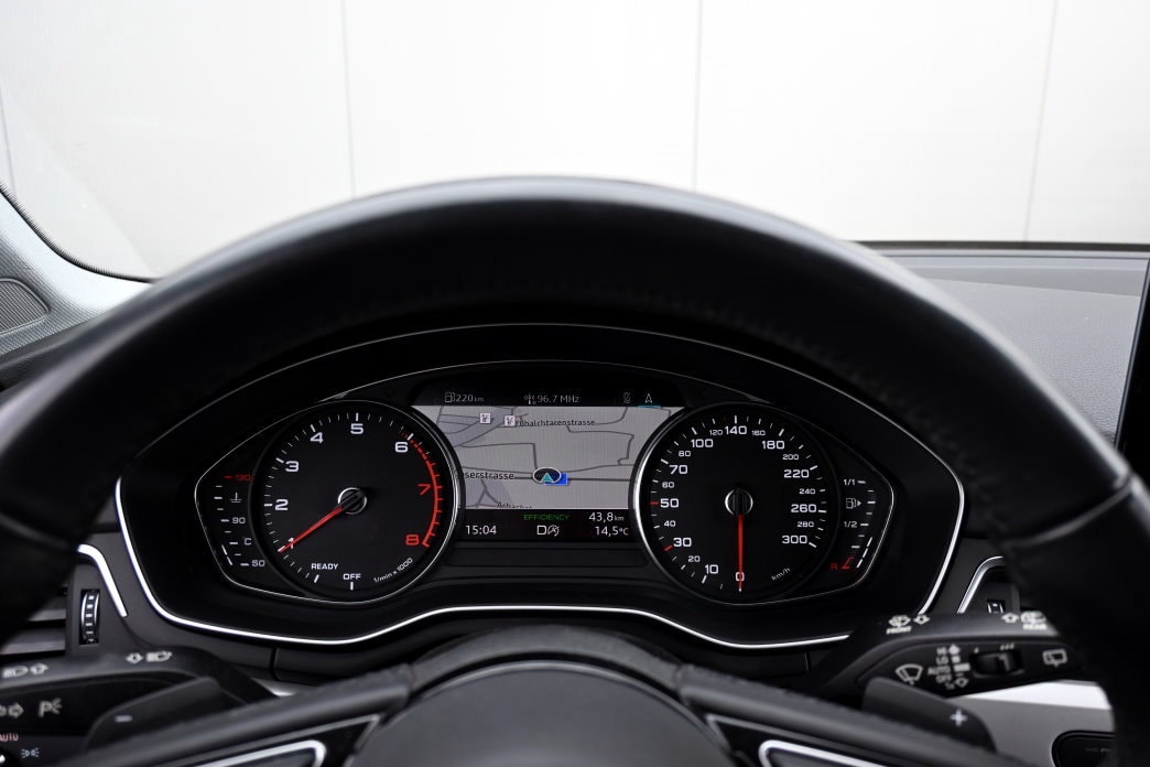 AUDI A4 Avant 2.0 TFSI 40 S-Line S-tronic quattro-image-10
