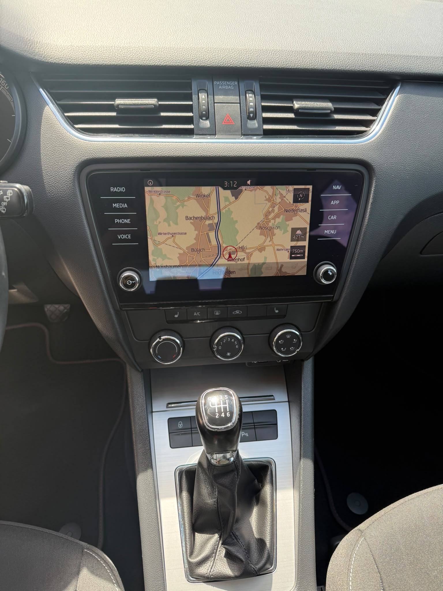 SKODA Octavia Combi 1.4 TSI Ambition-image-10