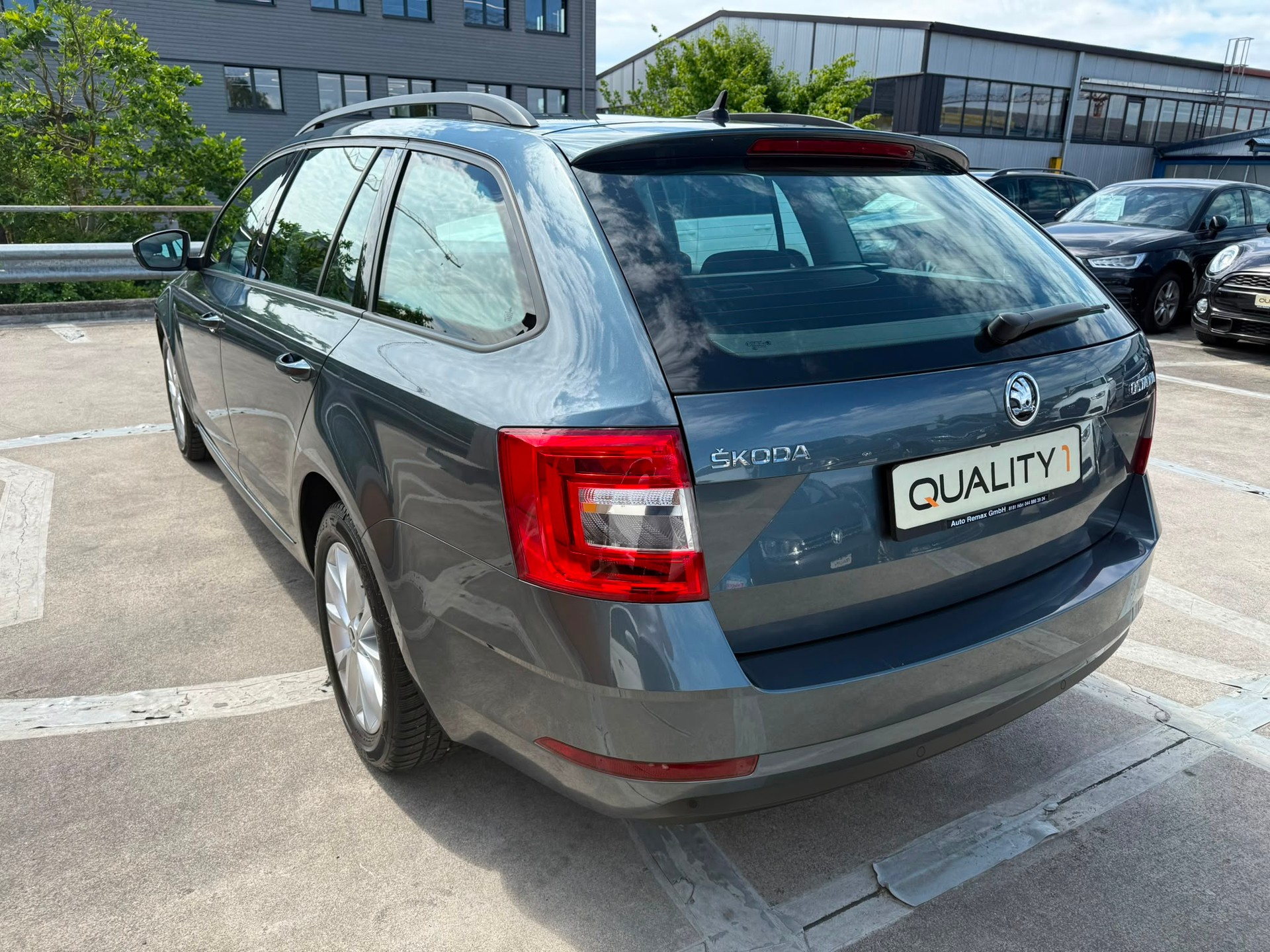SKODA Octavia Combi 1.4 TSI Ambition-image-2