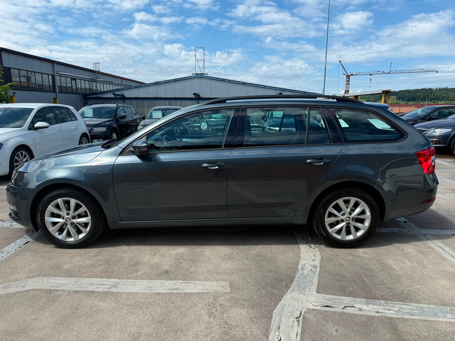 SKODA Octavia Combi 1.4 TSI Ambition-image-1