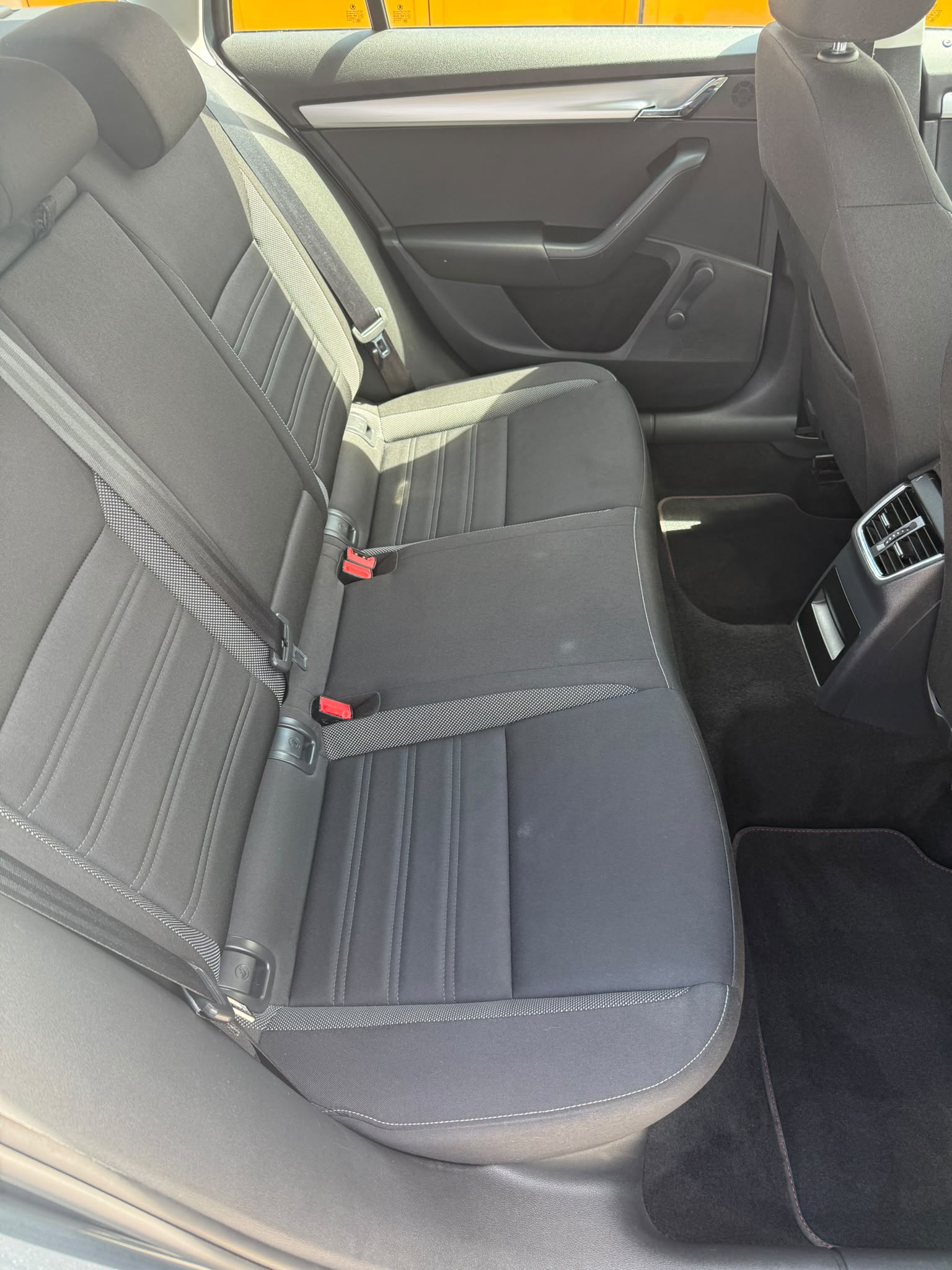 SKODA Octavia Combi 1.4 TSI Ambition-image-8