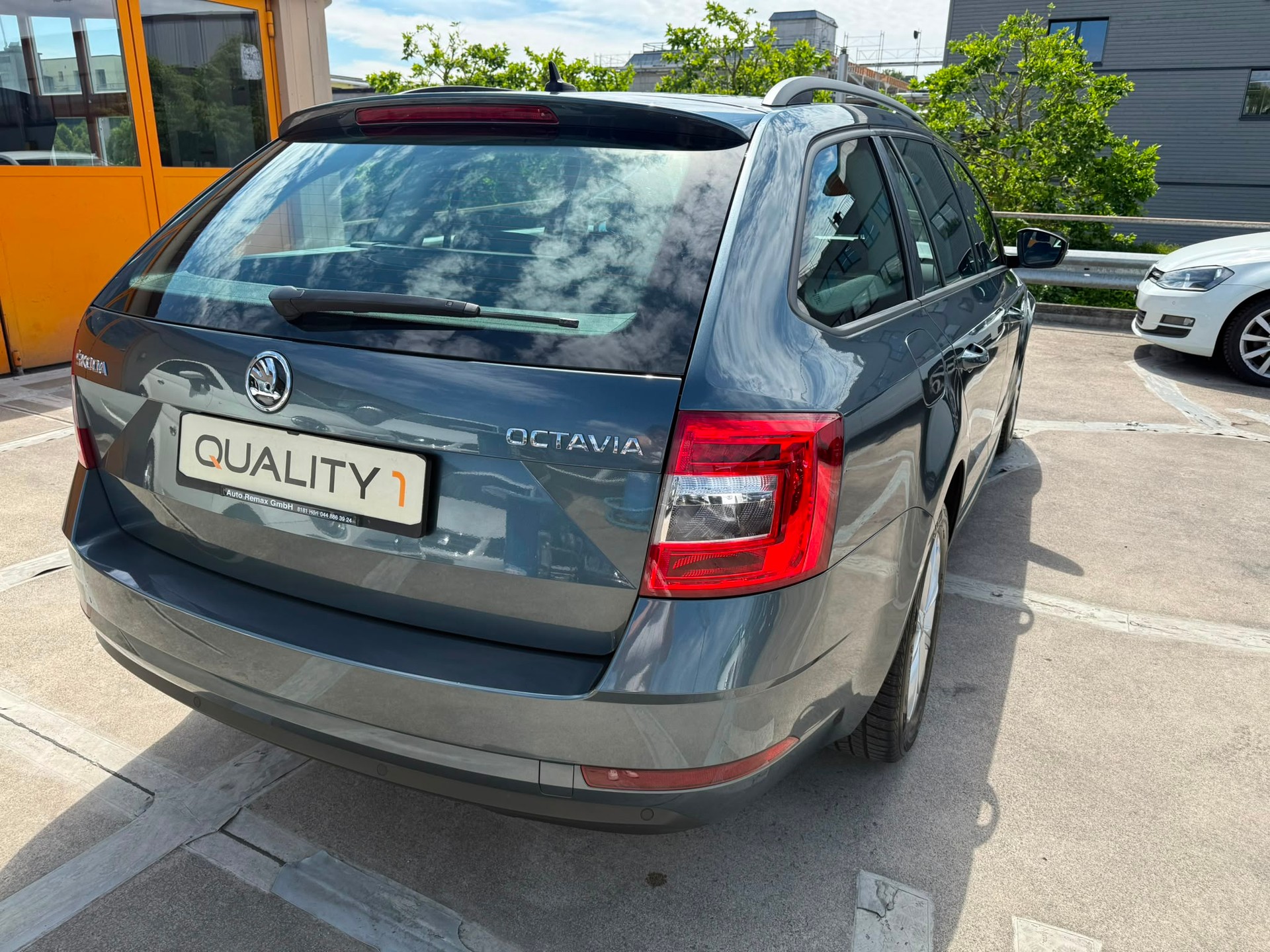 SKODA Octavia Combi 1.4 TSI Ambition-image-3