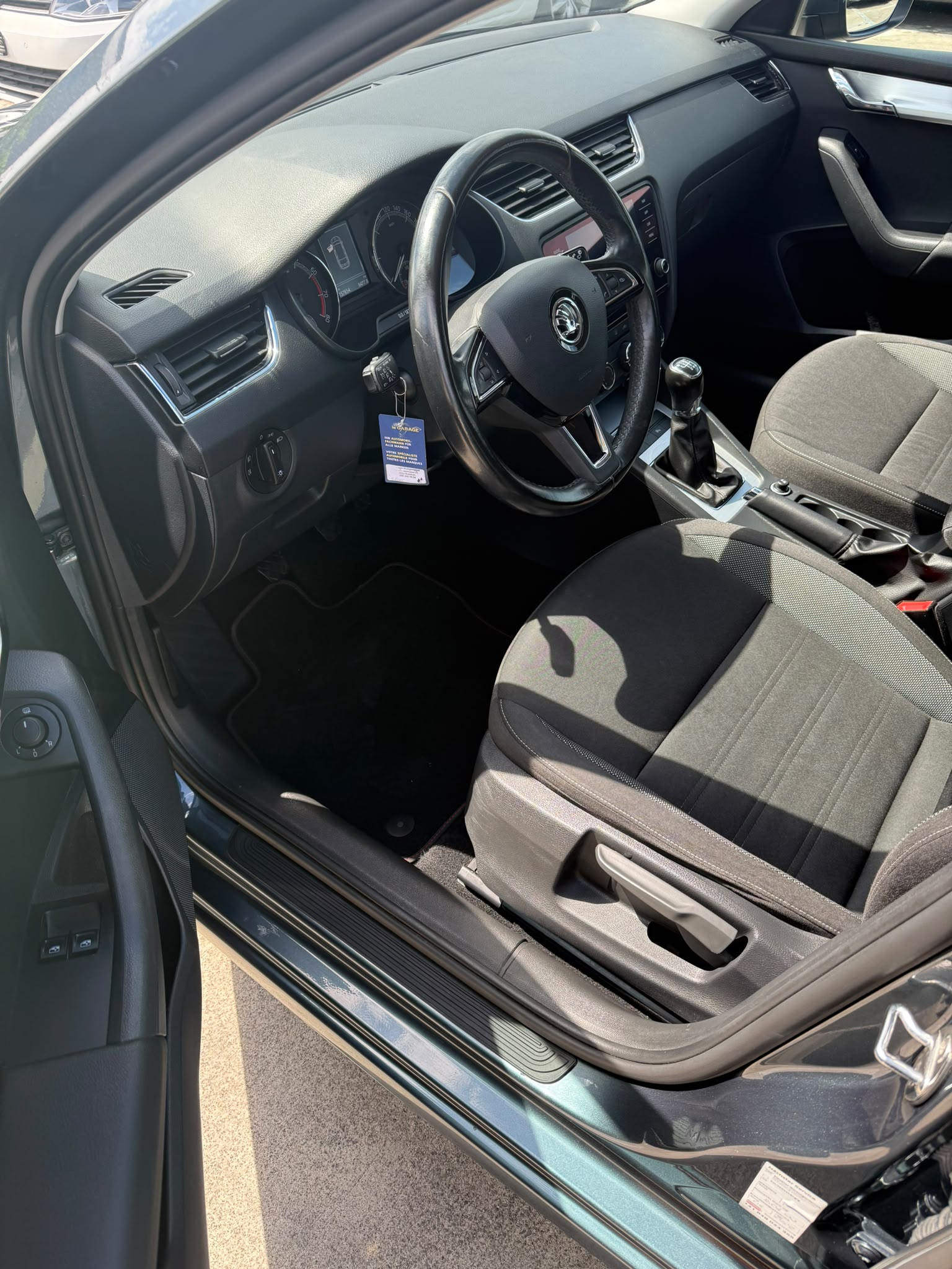 SKODA Octavia Combi 1.4 TSI Ambition-image-11