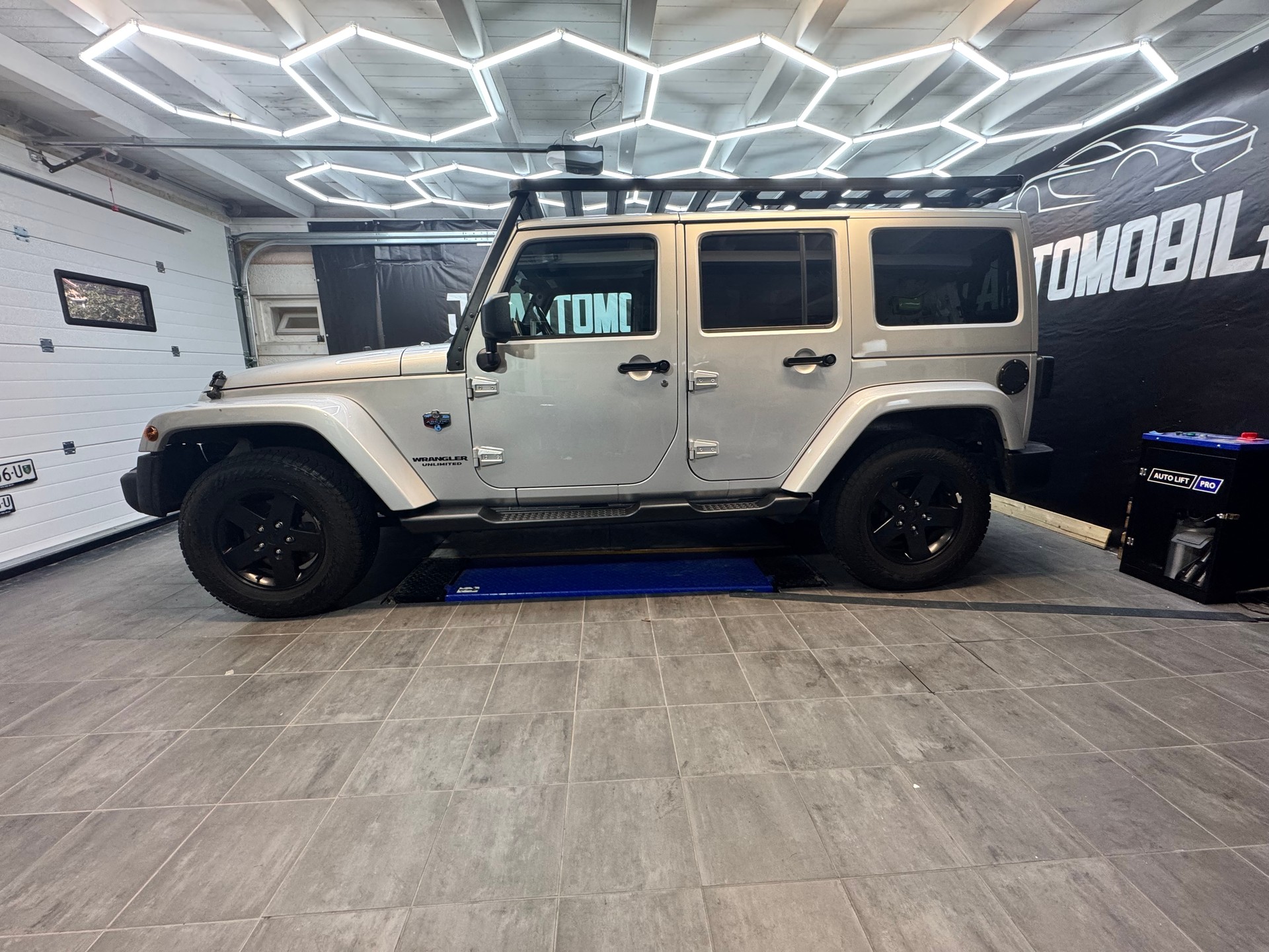JEEP Wrangler 3.6 Unlimited Arctic Automatic-image-2