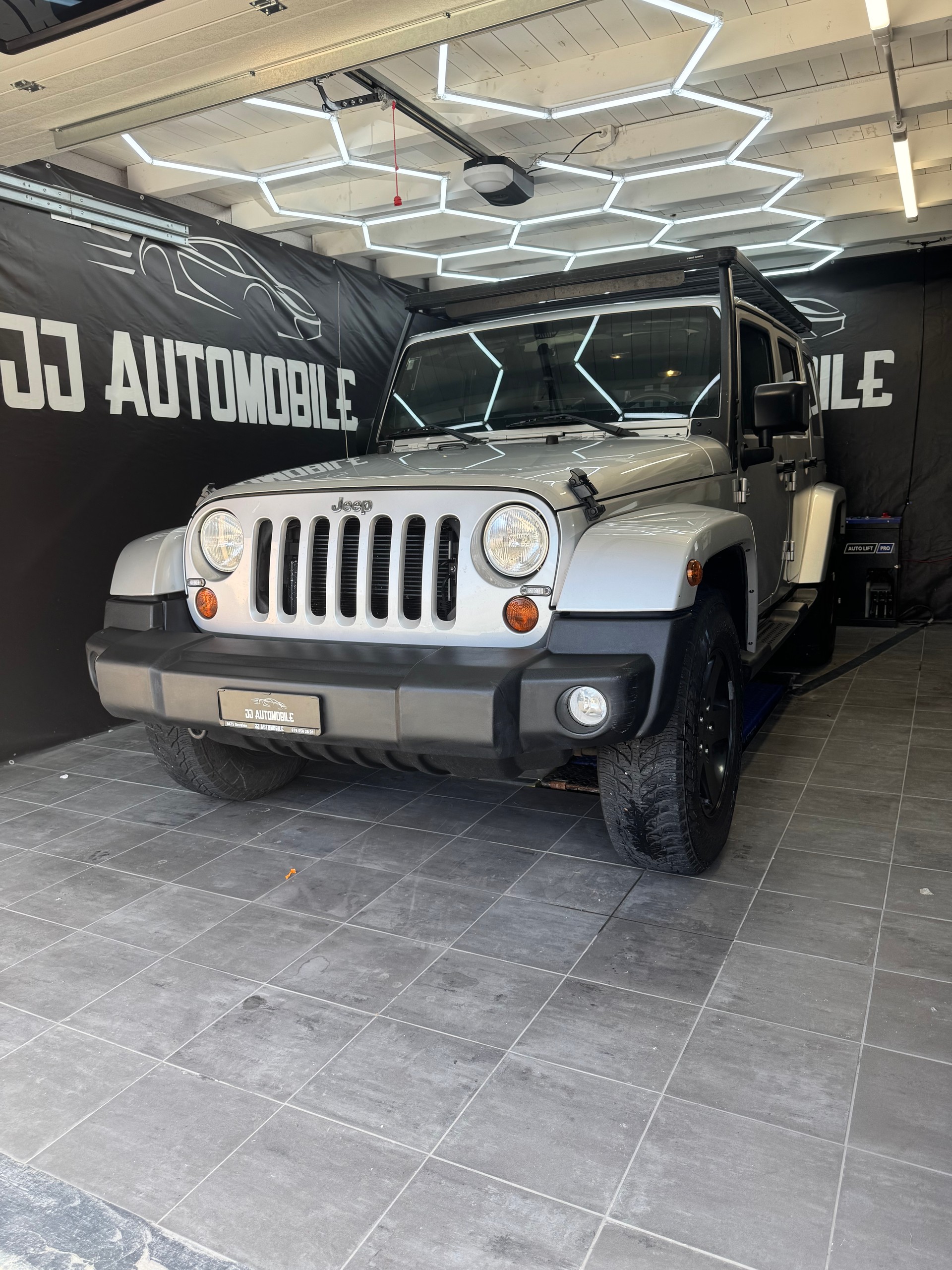 JEEP Wrangler 3.6 Unlimited Arctic Automatic-image-0
