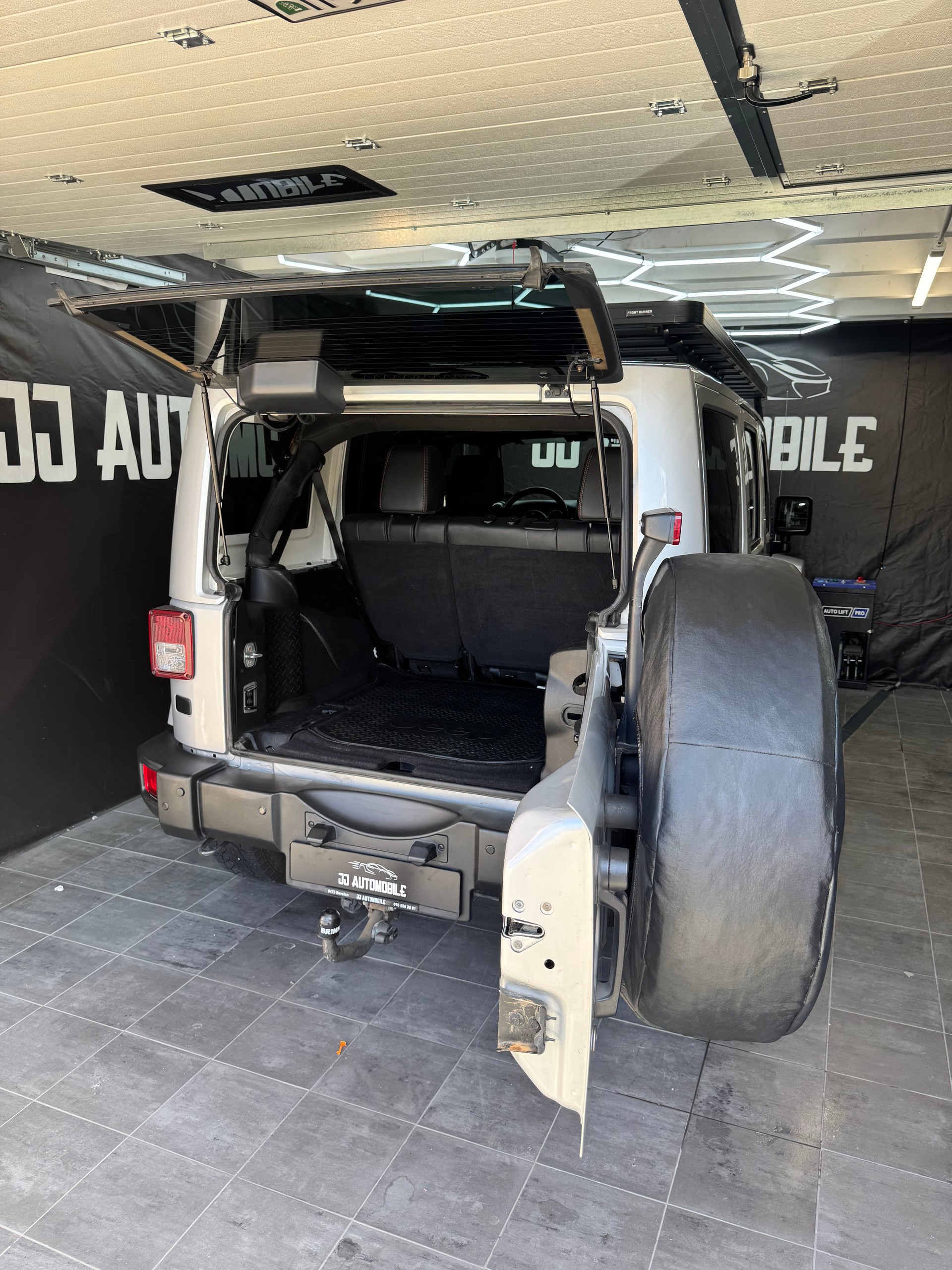 JEEP Wrangler 3.6 Unlimited Arctic Automatic-image-6