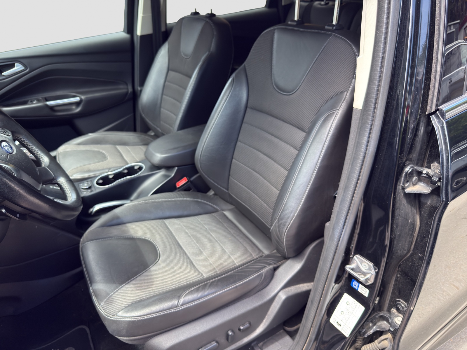 FORD Kuga 2.0 TDCi Titanium 4WD PowerShift-image-8