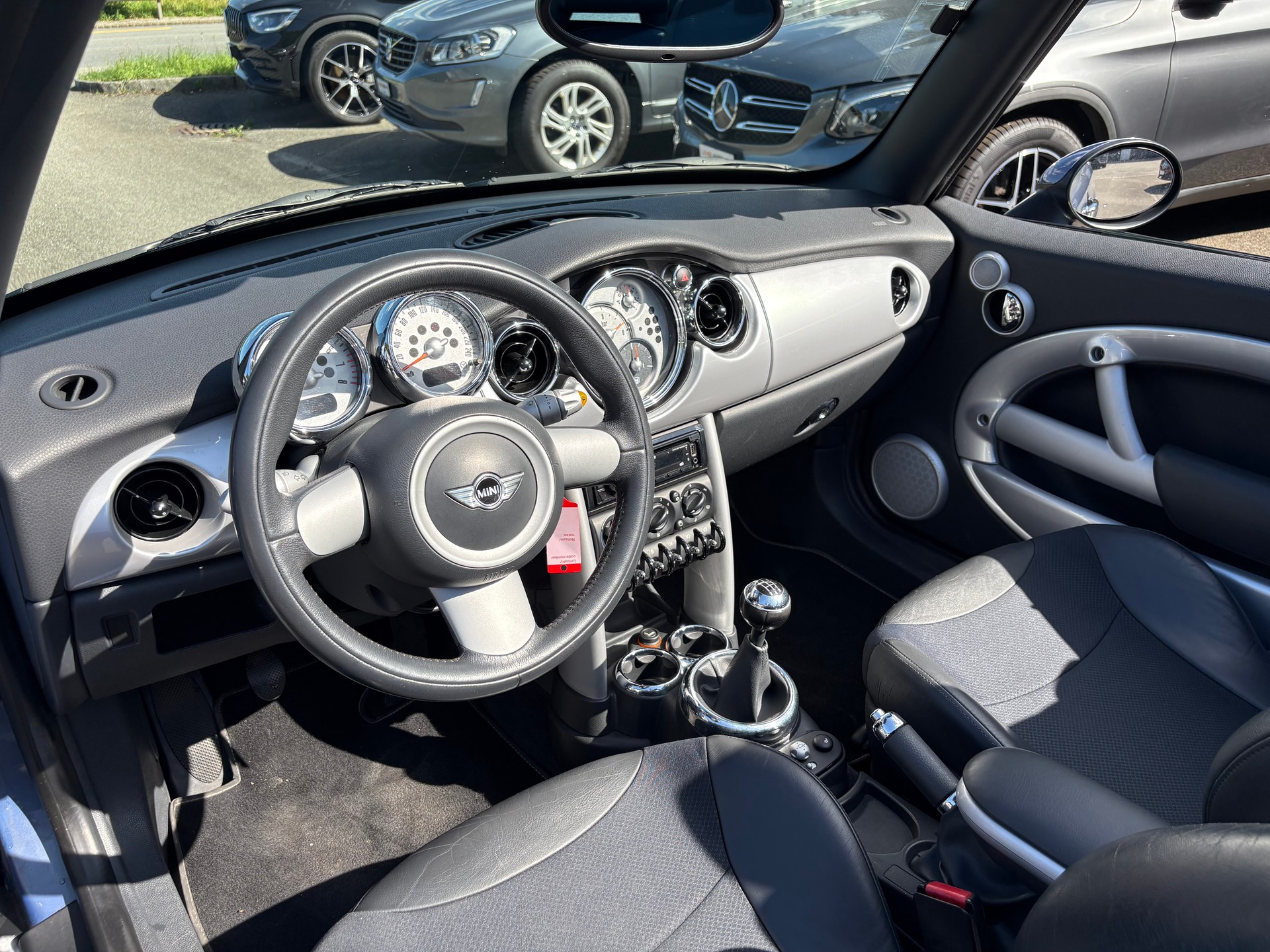 MINI Cooper Cabriolet-image-10