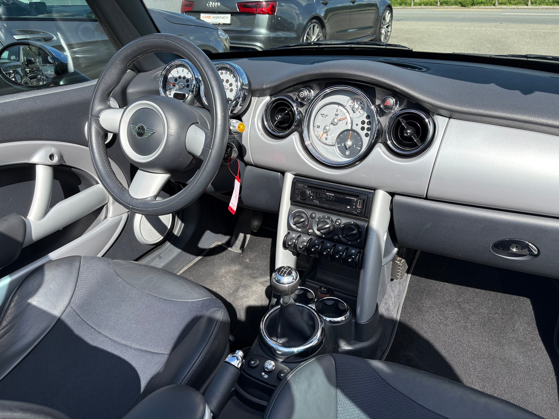 MINI Cooper Cabriolet-image-11