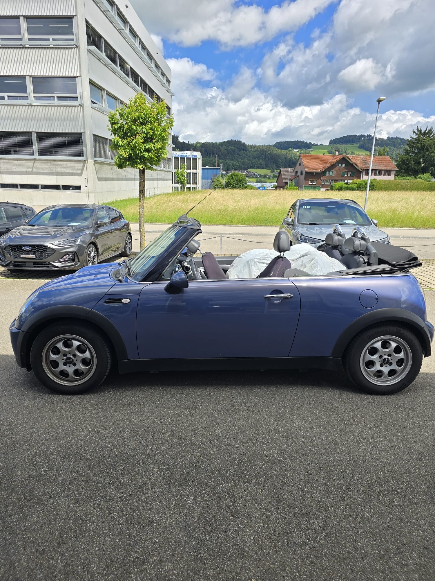 MINI Cooper Cabriolet-image-1