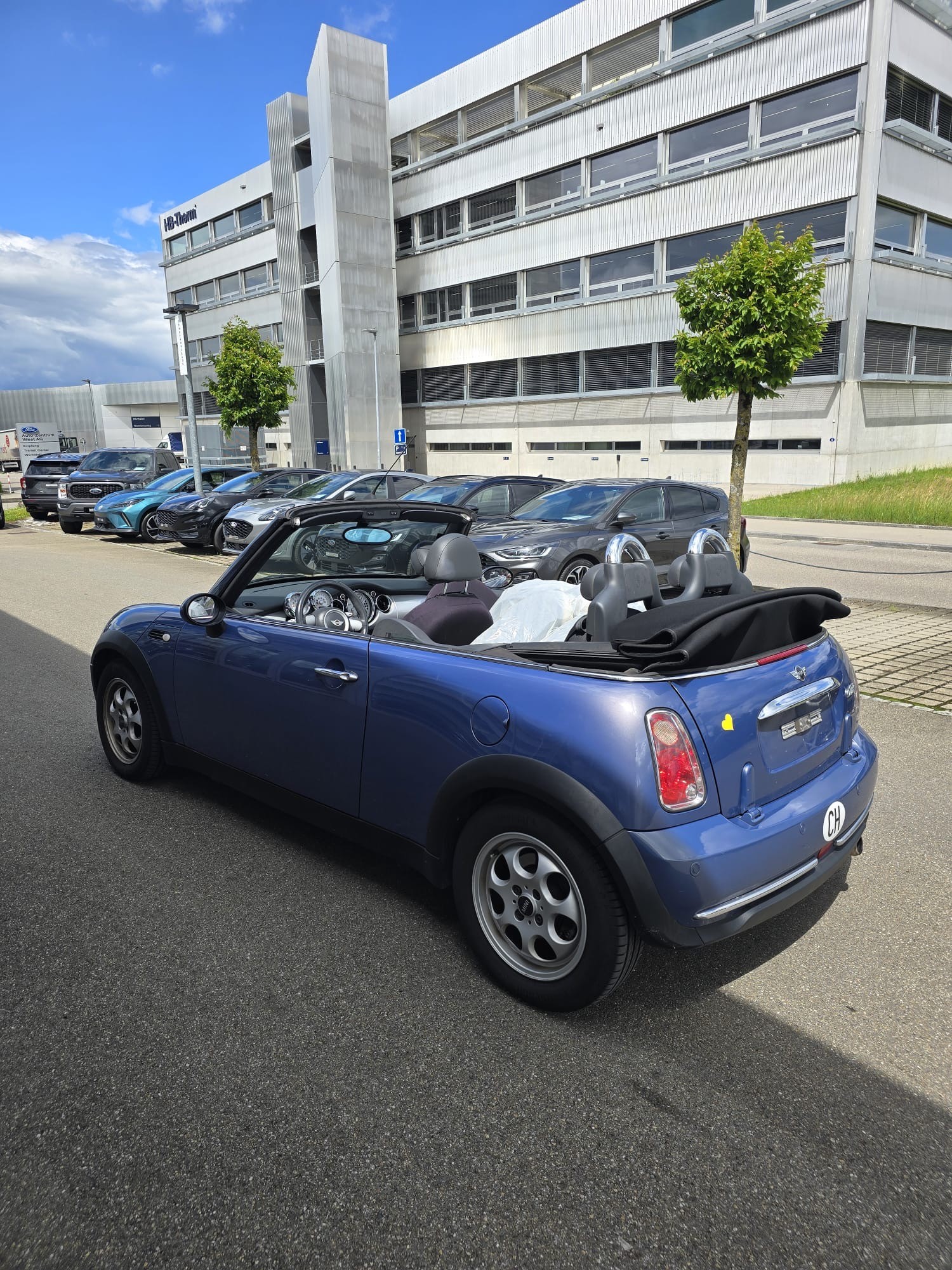 MINI Cooper Cabriolet-image-2