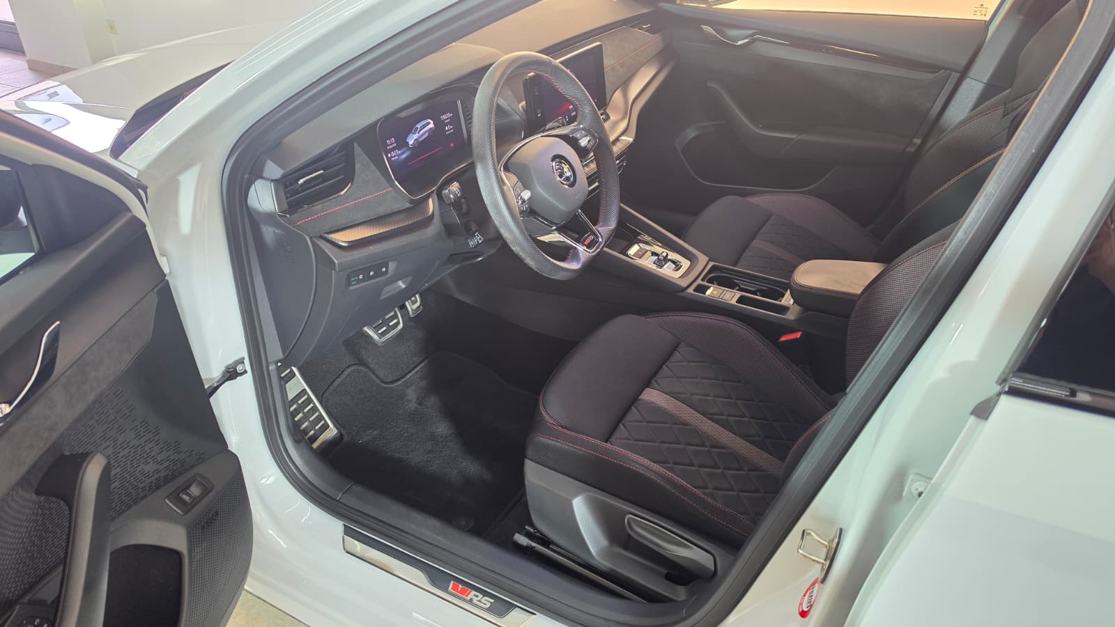 SKODA Octavia Combi 2.0 TSI DSG RS, Top Zustand, Schweizer Fahrzeug, Frisch ab MFK und Frisch ab Service, 8-FACH BEREIFT-image-9
