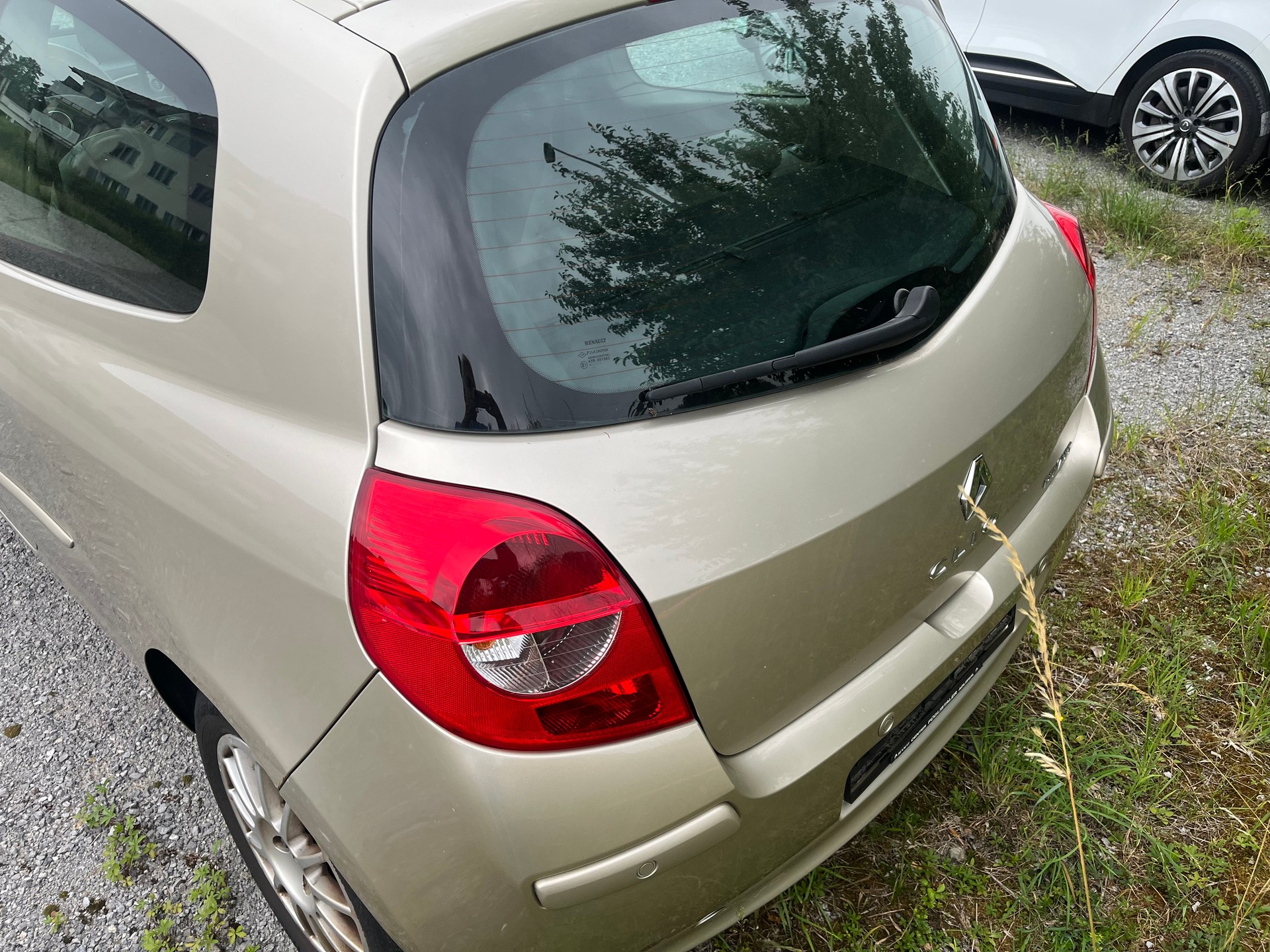 RENAULT Clio 1.6 16V Initiale-image-4