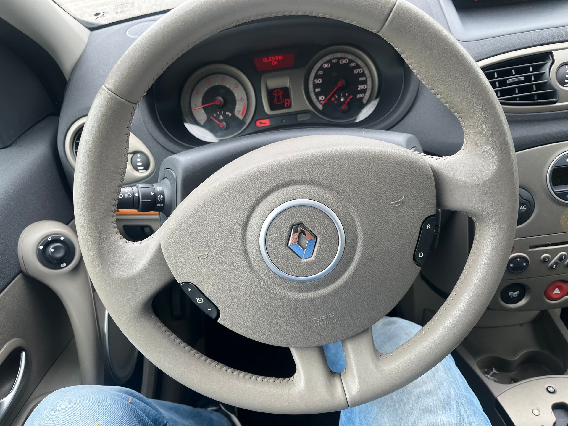 RENAULT Clio 1.6 16V Initiale-image-9