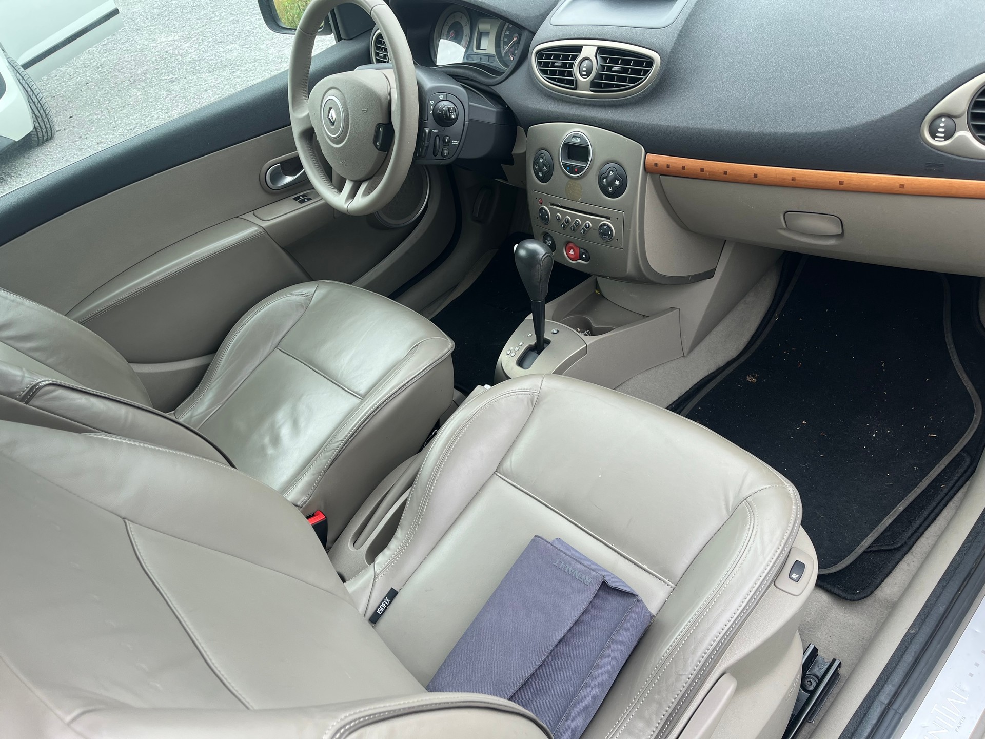 RENAULT Clio 1.6 16V Initiale-image-11