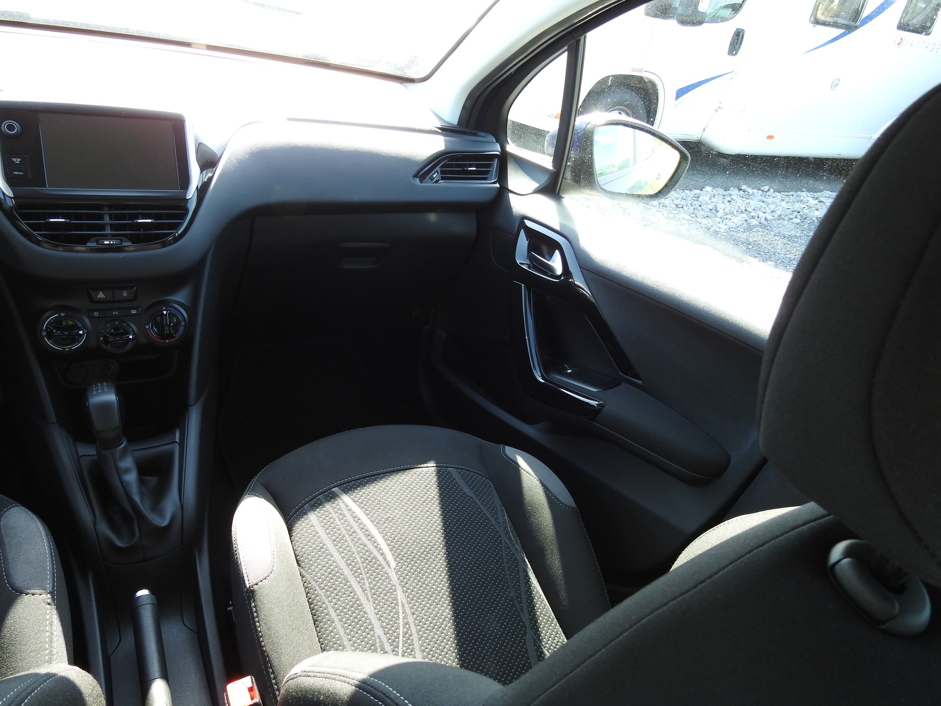PEUGEOT 208 1.2 VTI Active-image-18